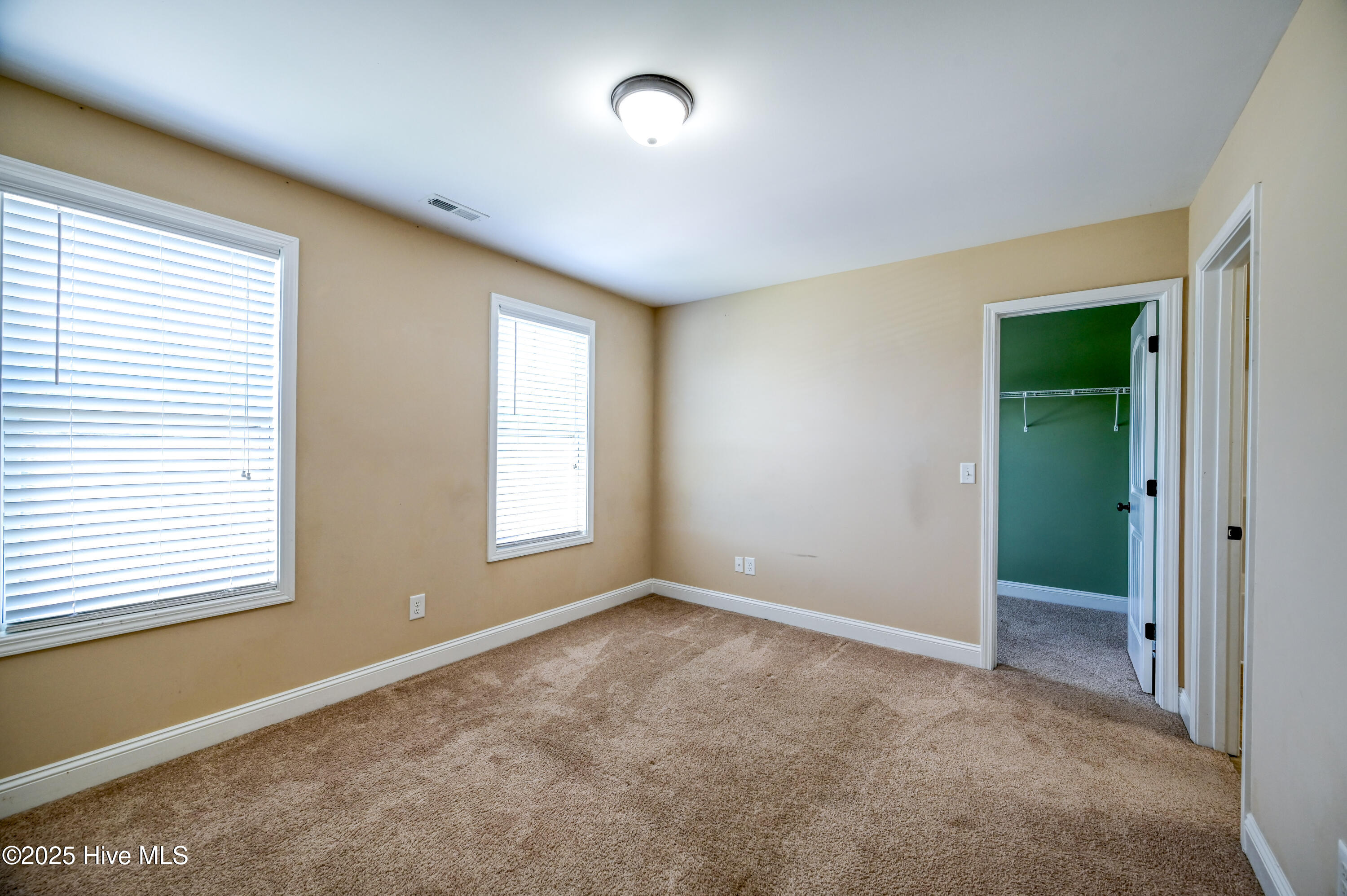 100531923 | Photo 27