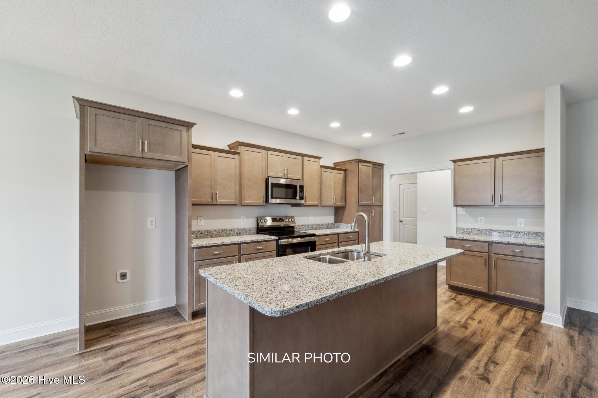 100556220 | Photo 14