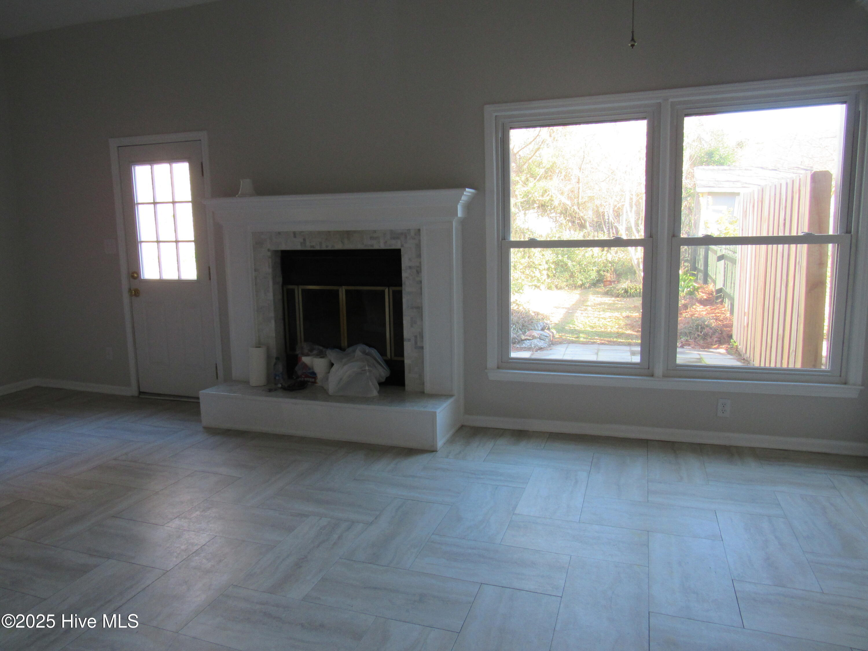 100547003 | Photo 13