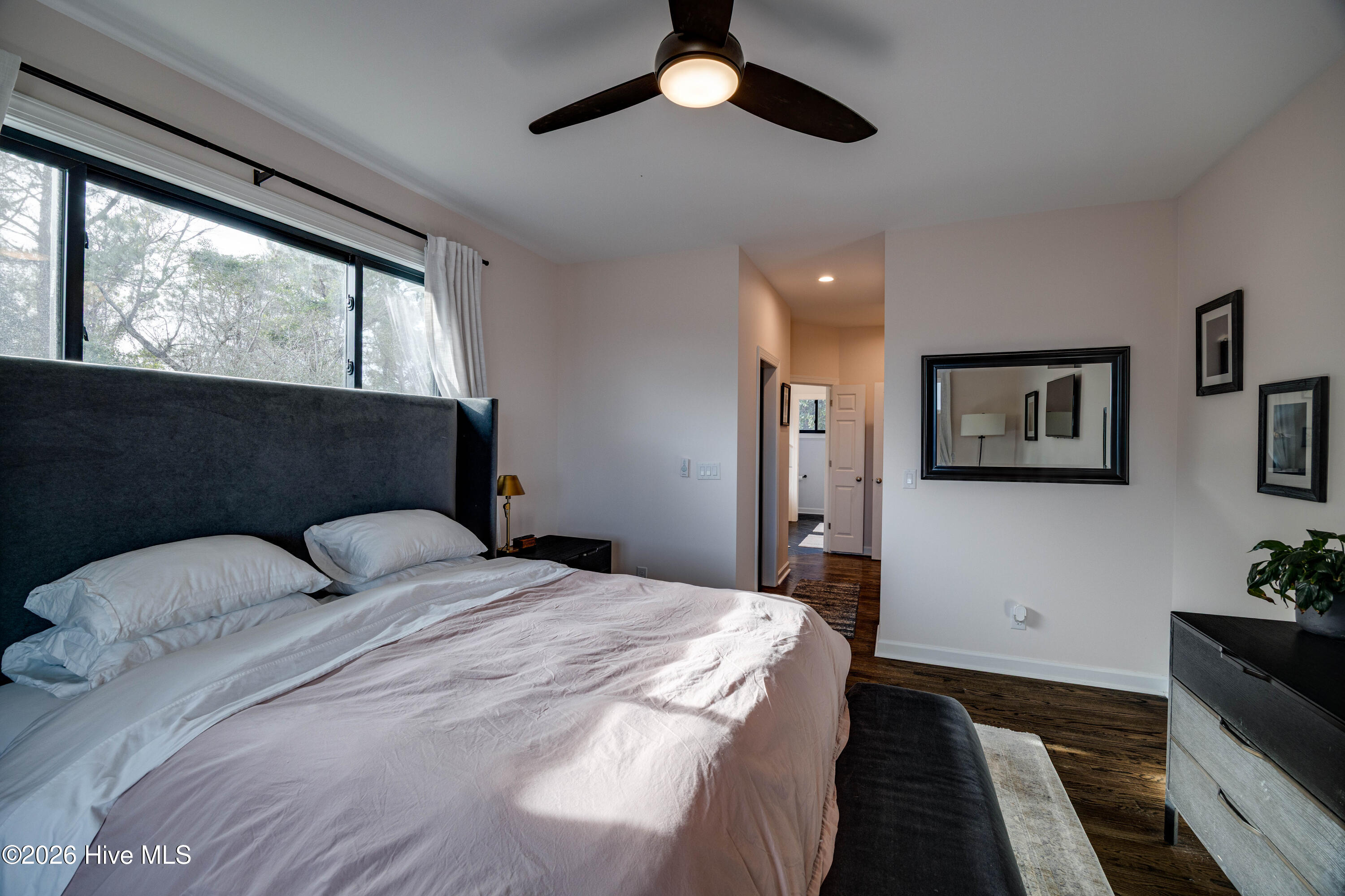 100548978 | Photo 18