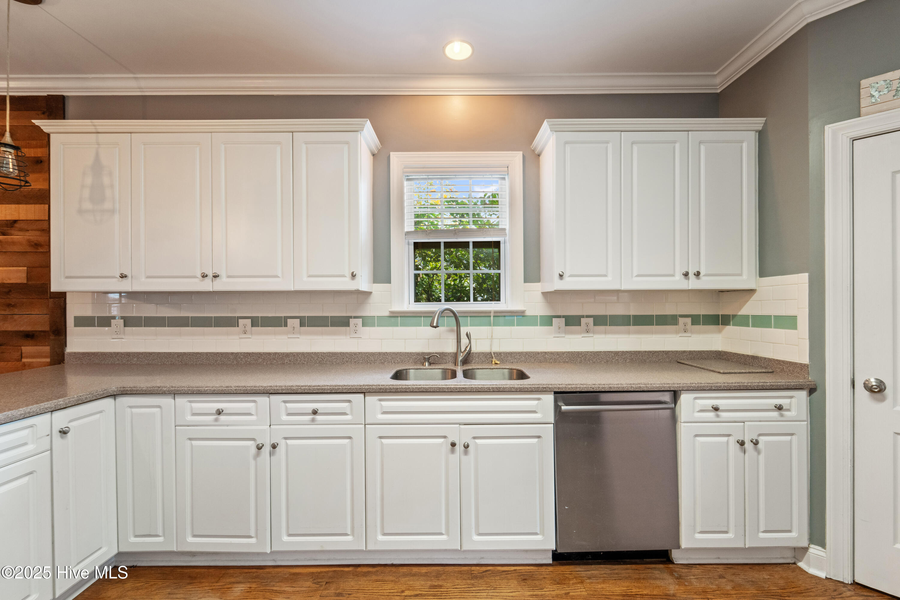 100544127 | Photo 20