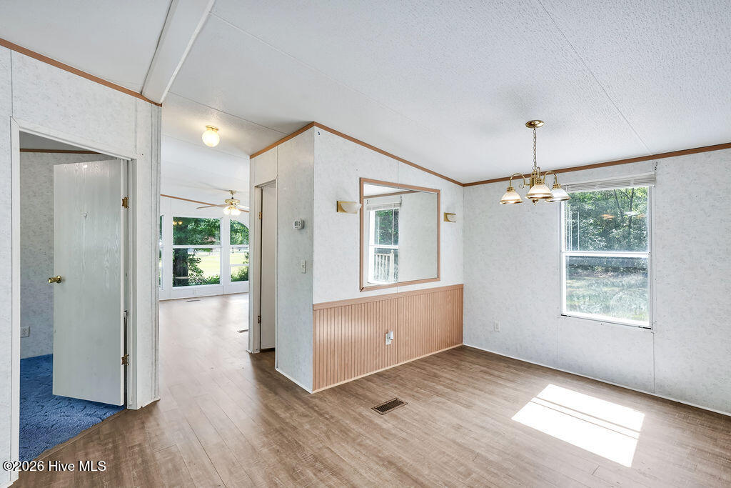 100569938 | Photo 15