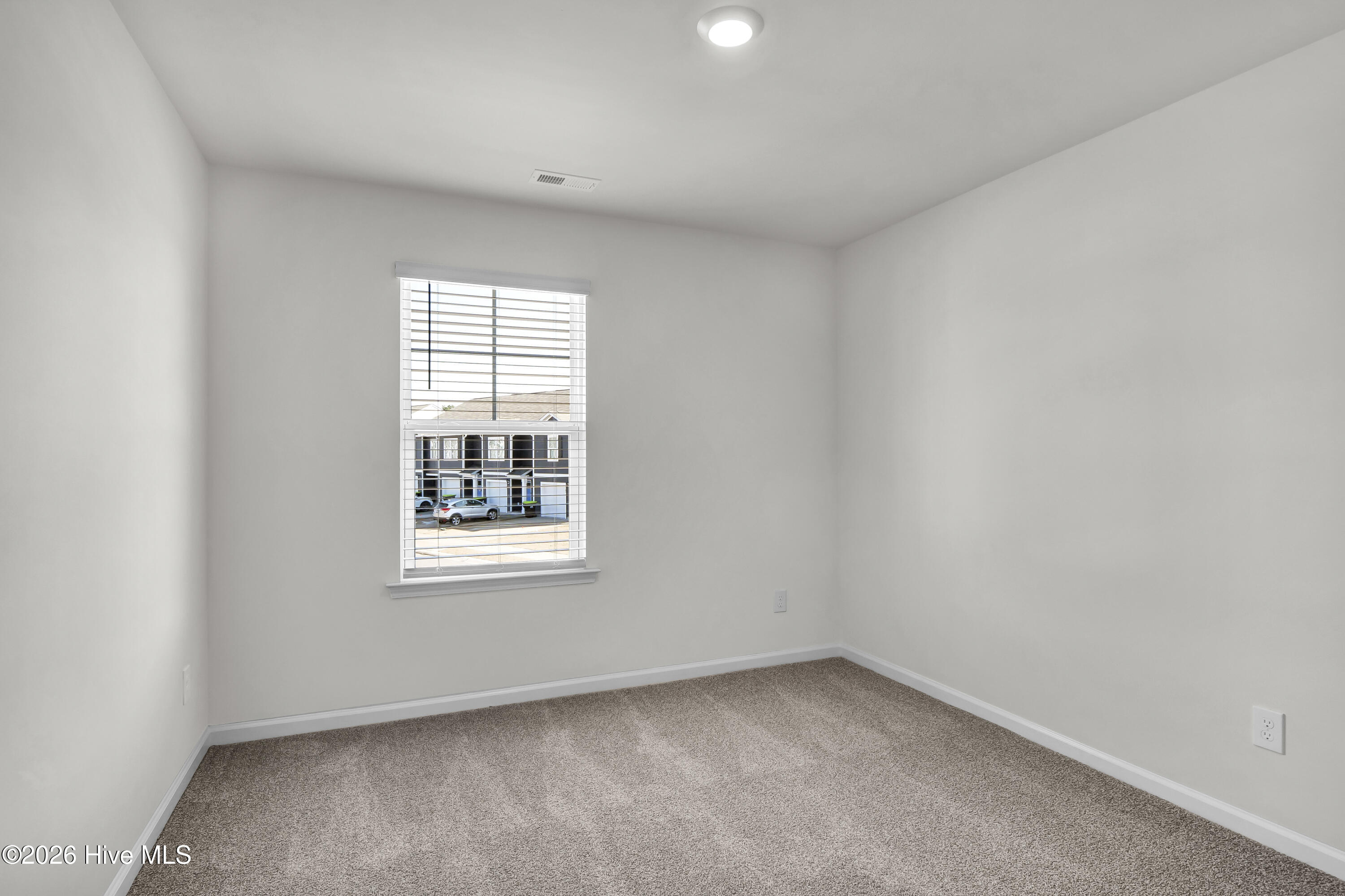 100569418 | Photo 30