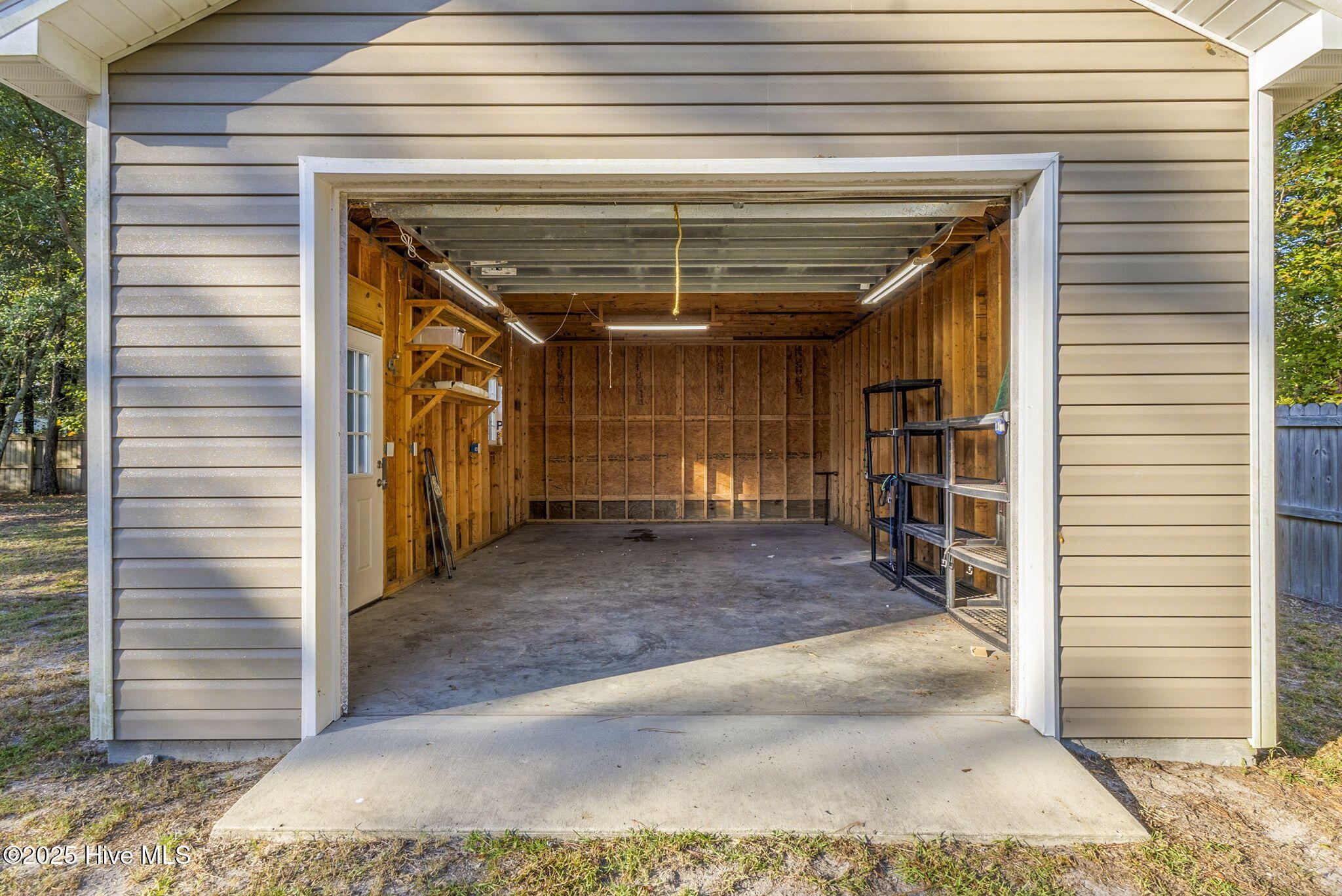 100533353 | Photo 30