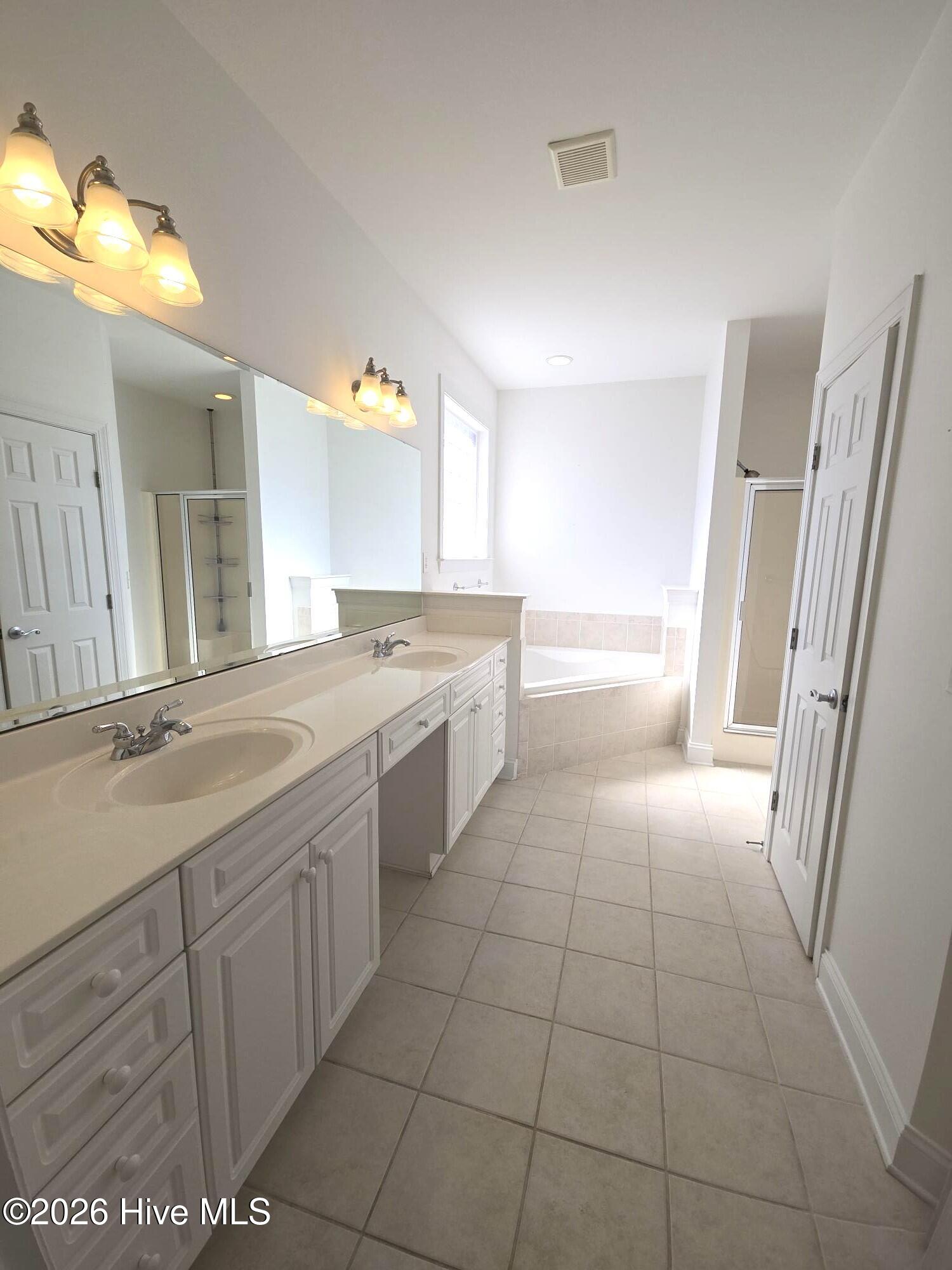 100526978 | Photo 15