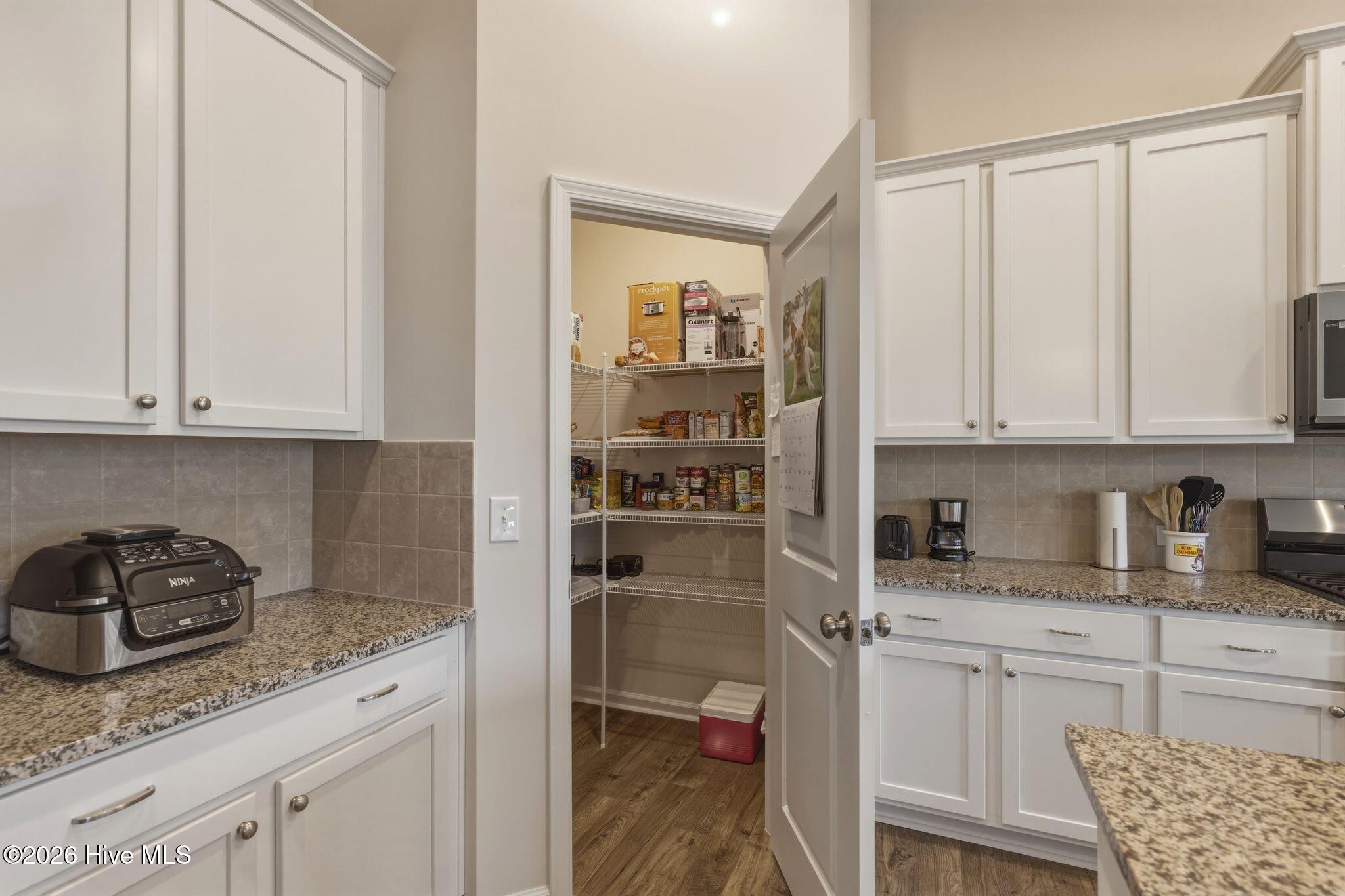 100563254 | Photo 11