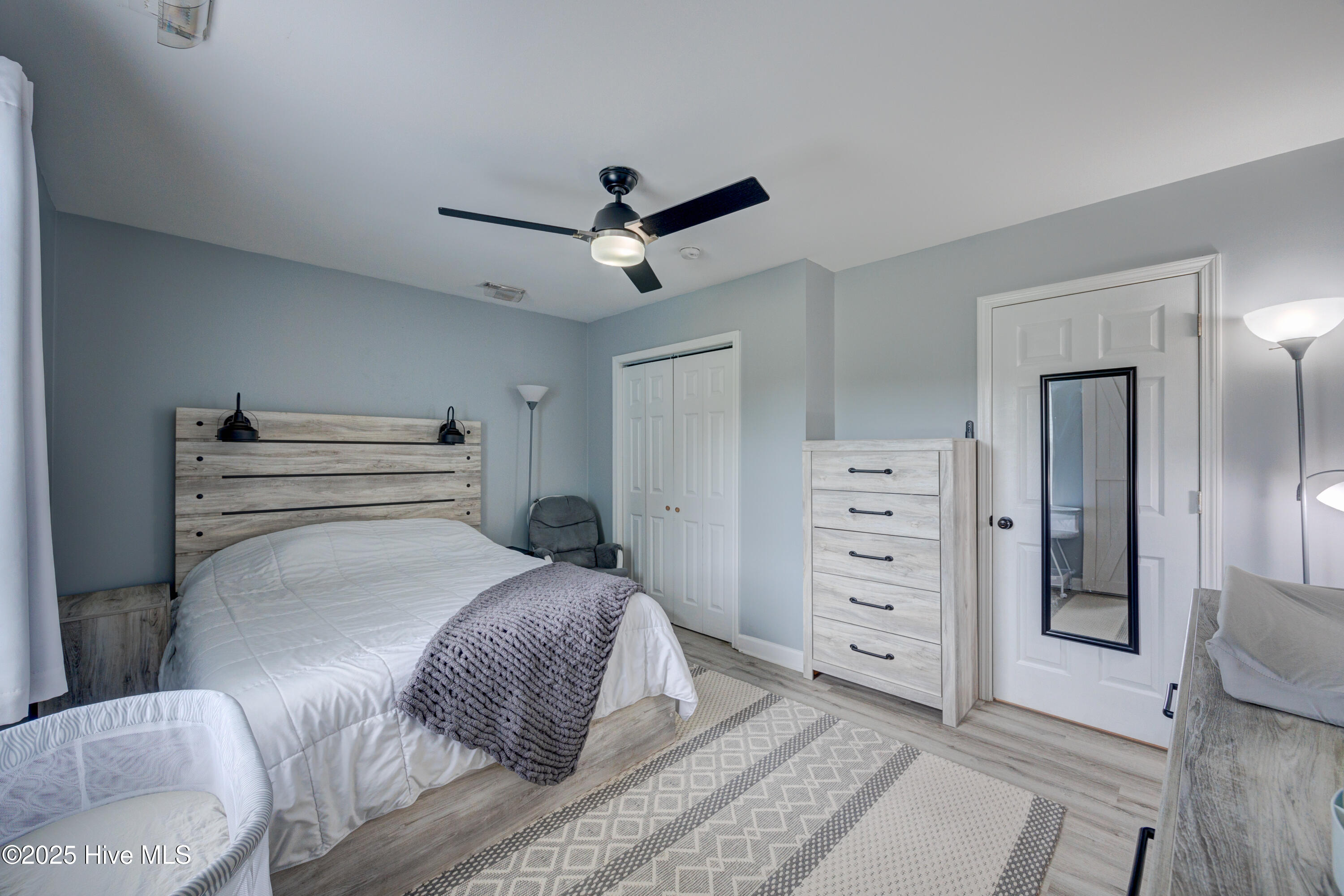 100561437 | Photo 23