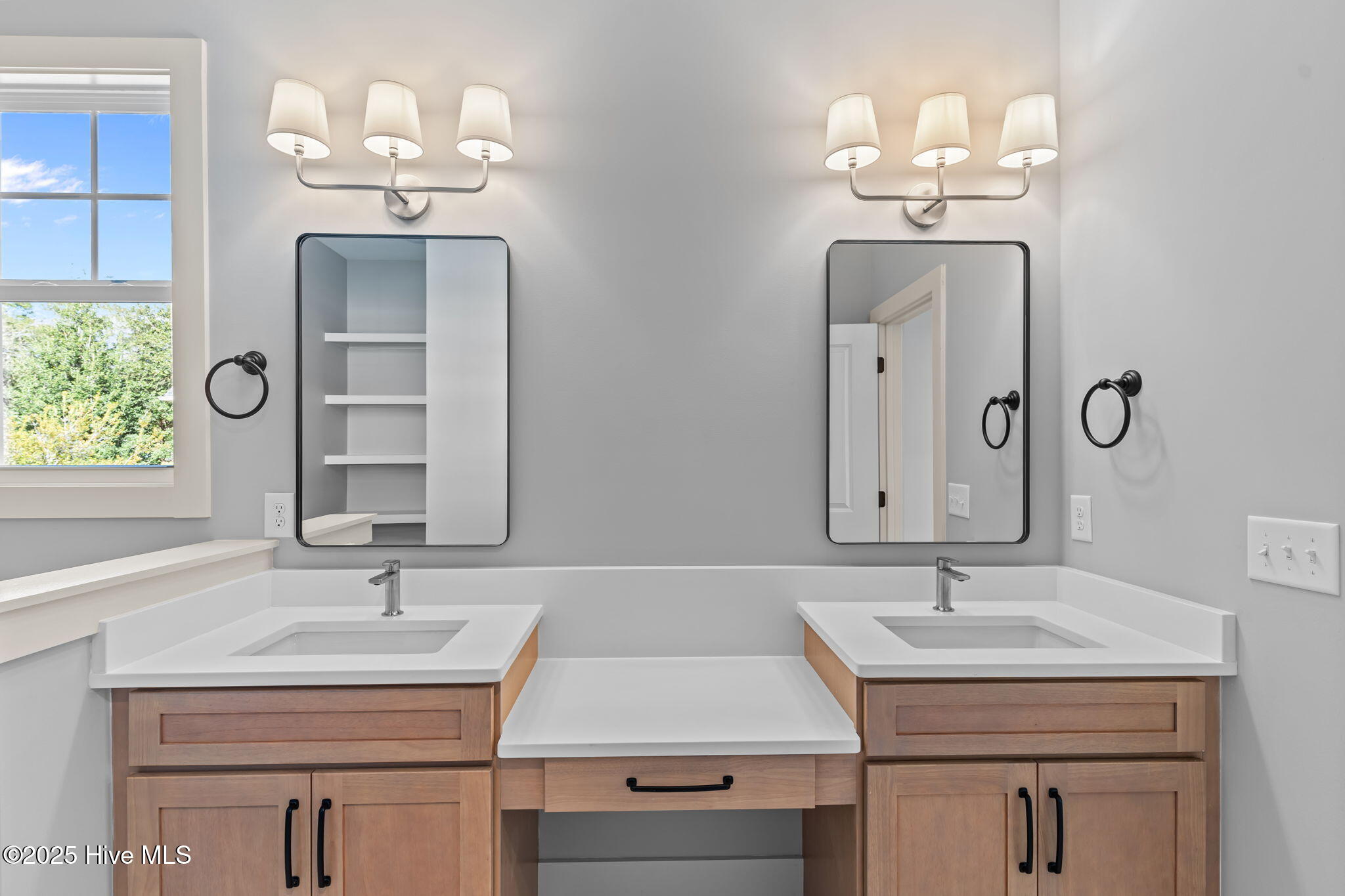 100532688 | Photo 24