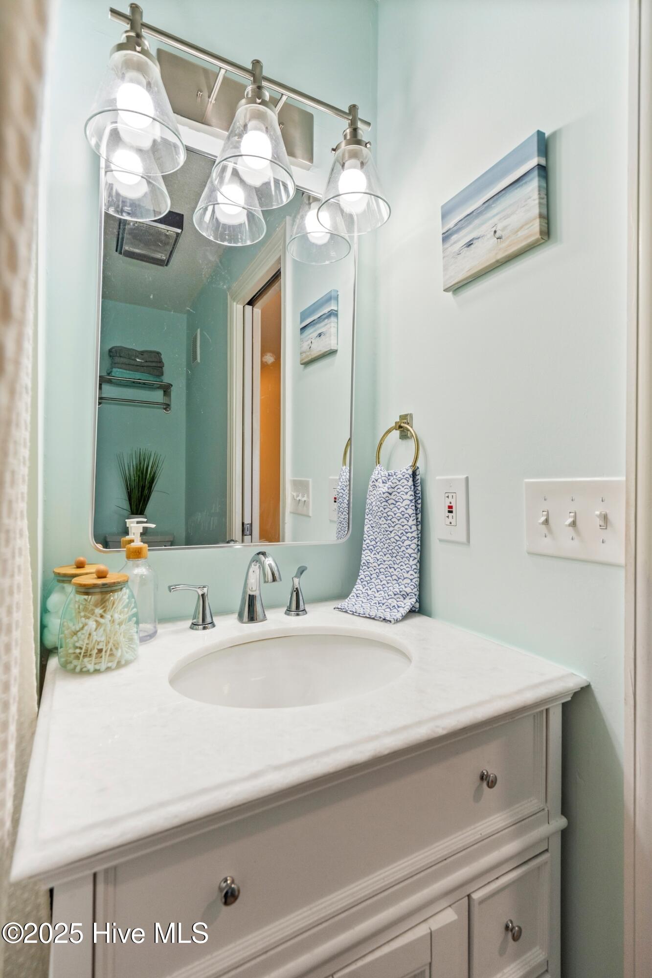 100536388 | Photo 25