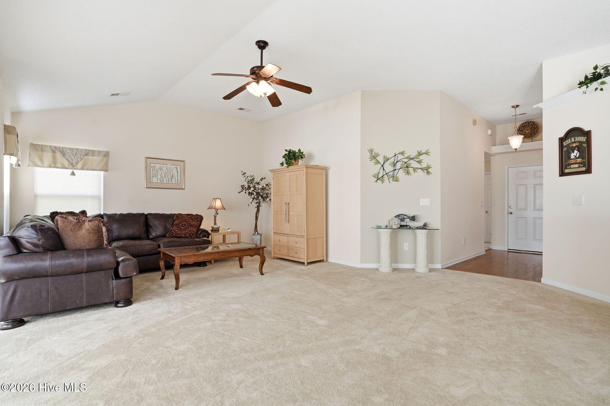 100560639 | Photo 16