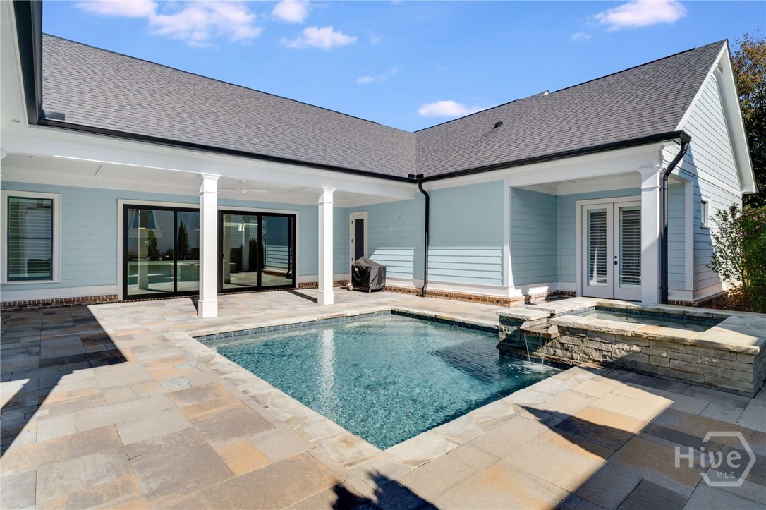 LOVELY FUN OUTDOOR SPACE