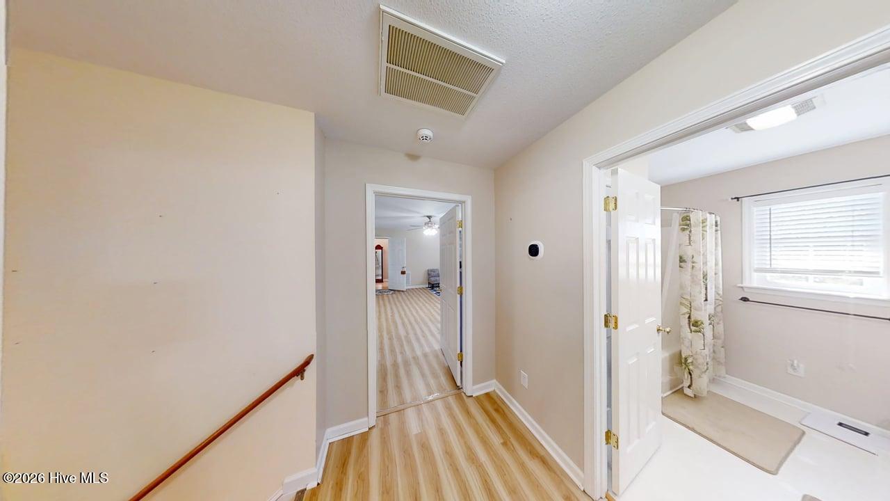 100570322 | Photo 38