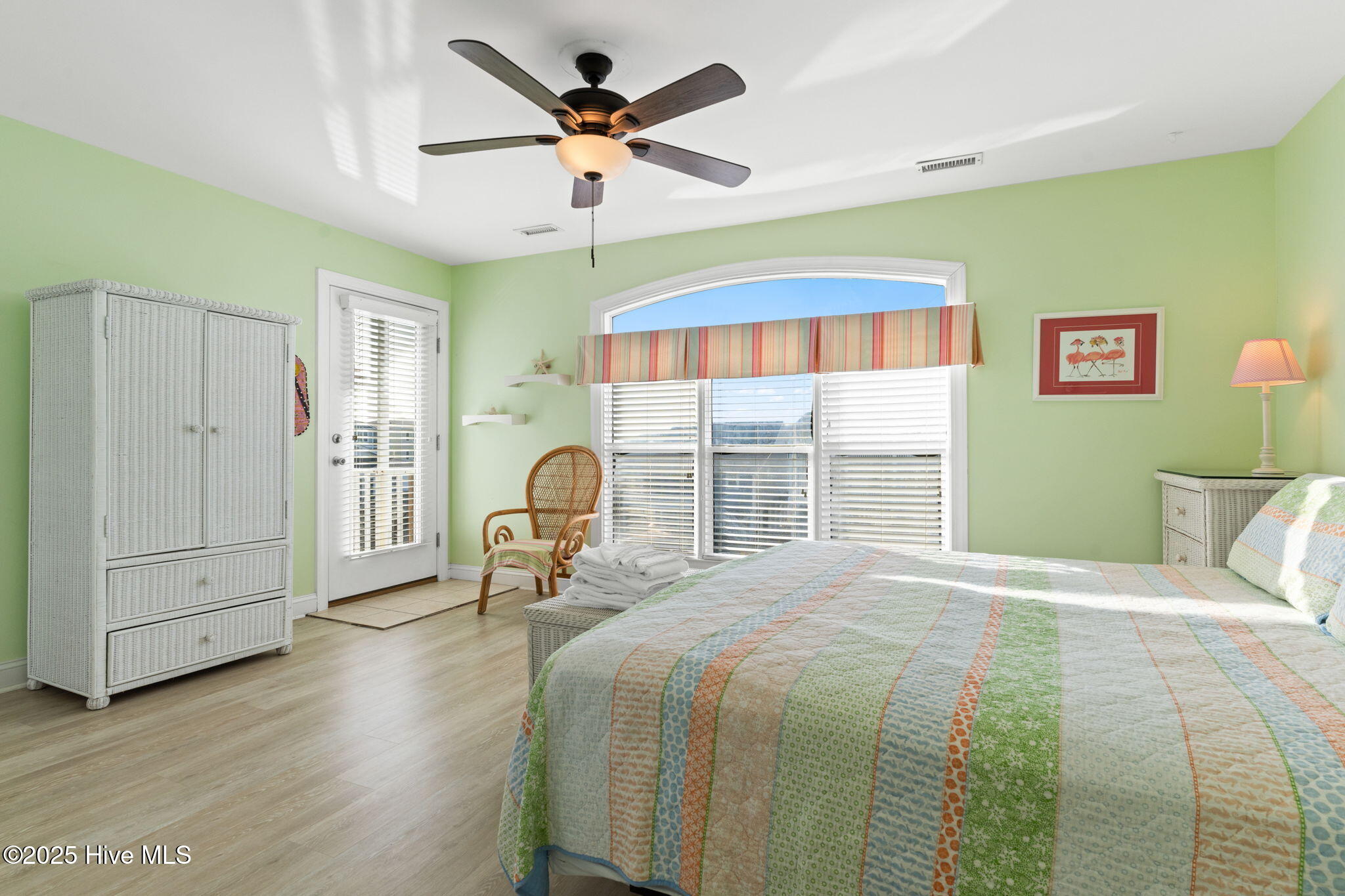 100541460 | Photo 43