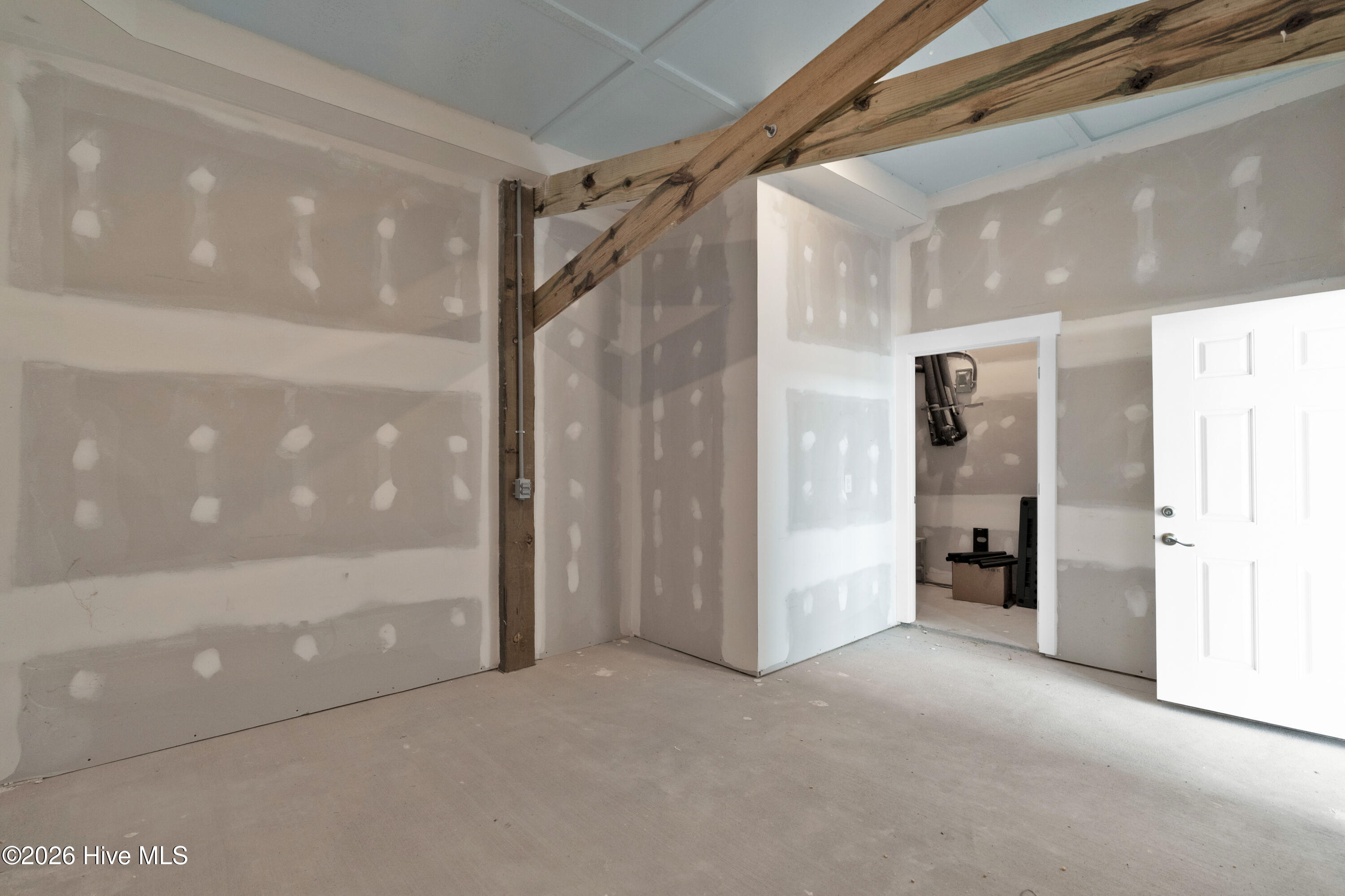 100565490 | Photo 48