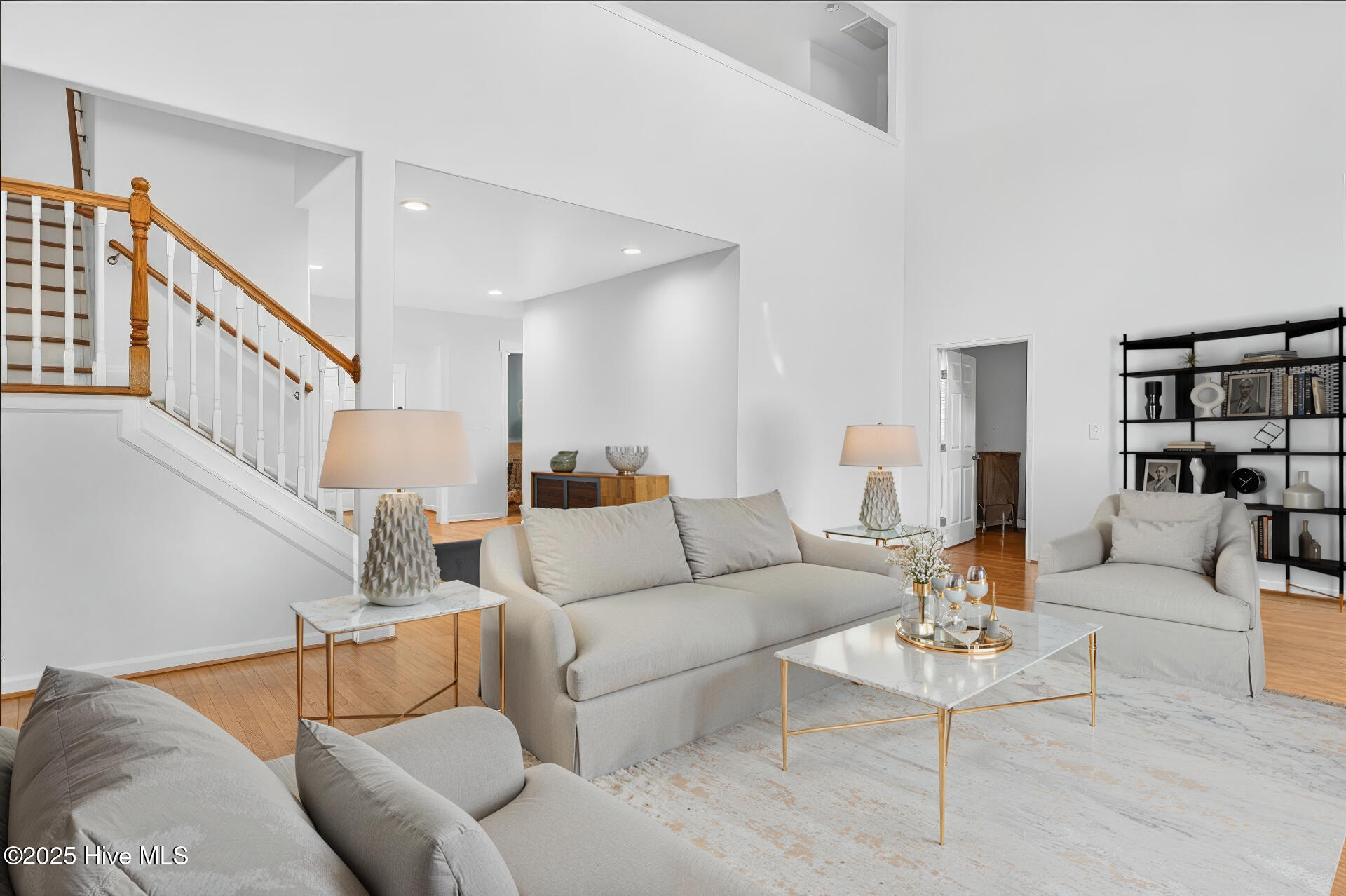 100523832 | Photo 19