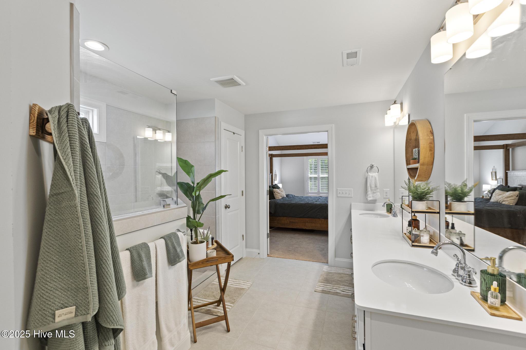 100516290 | Photo 44