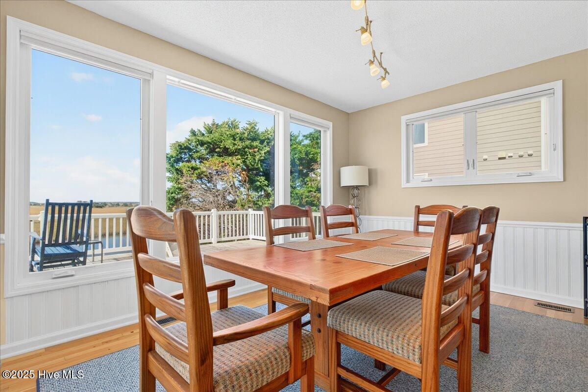 100543410 | Photo 40