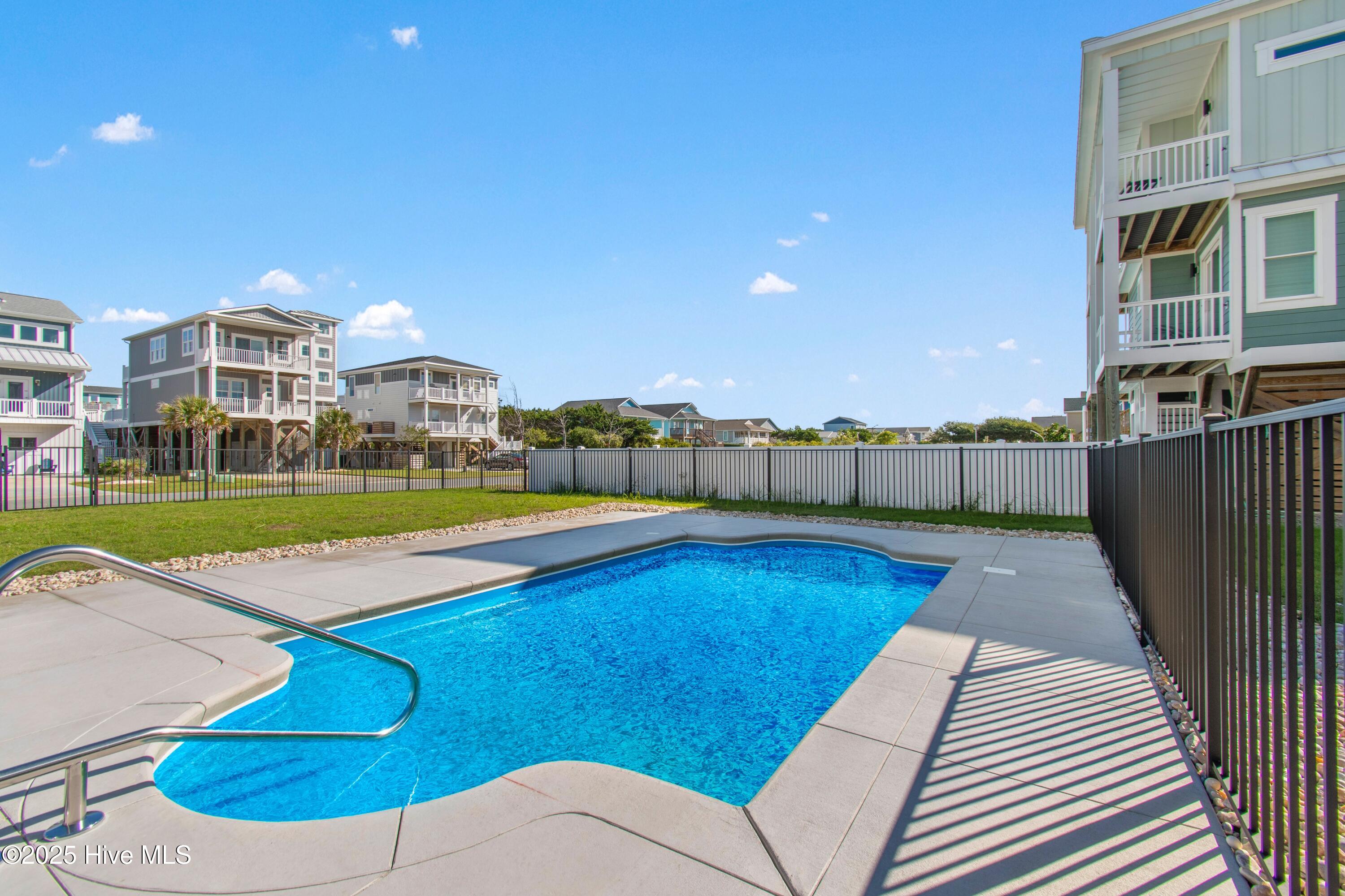 100511699 | Photo 13