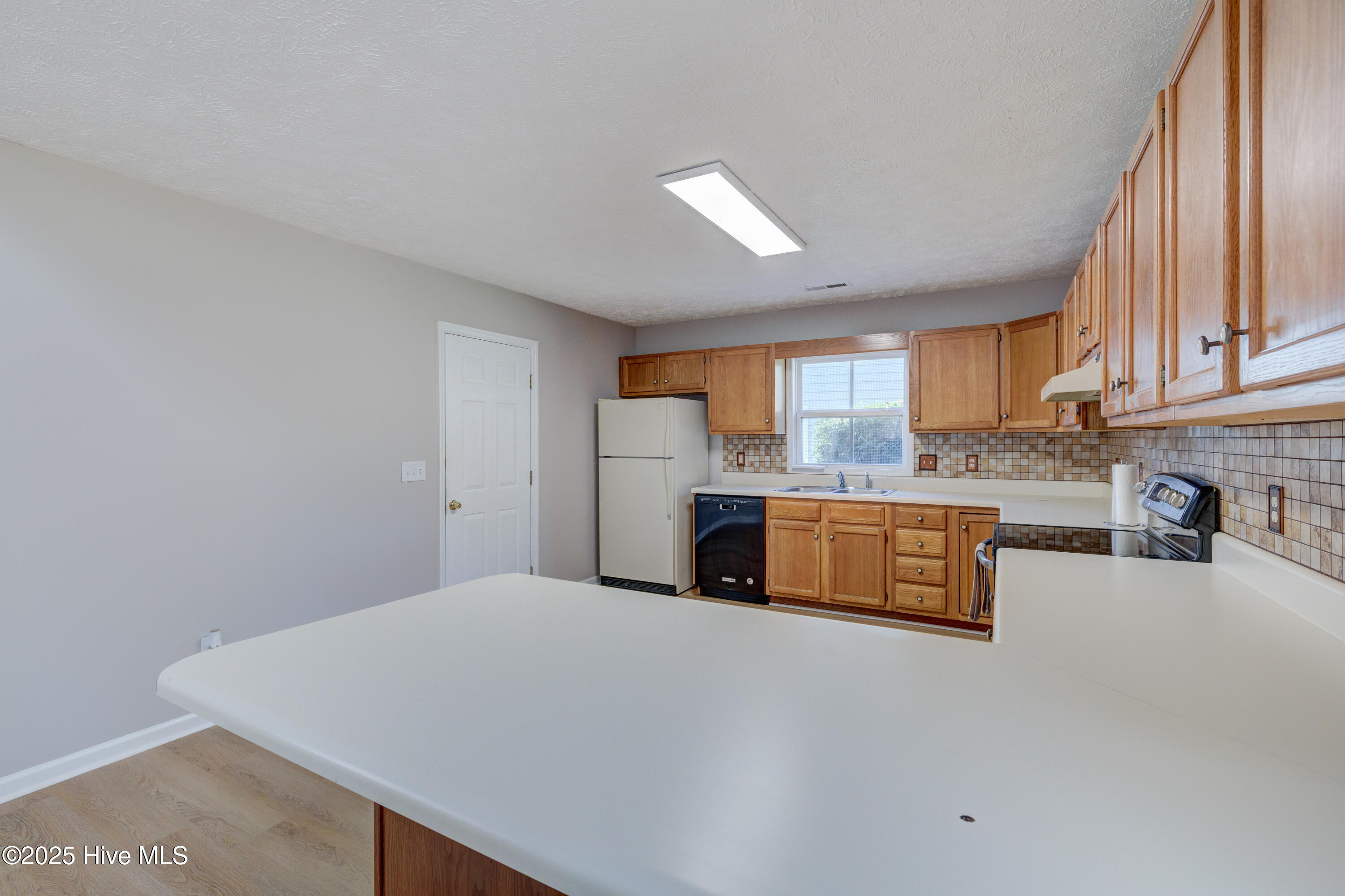 100526962 | Photo 18