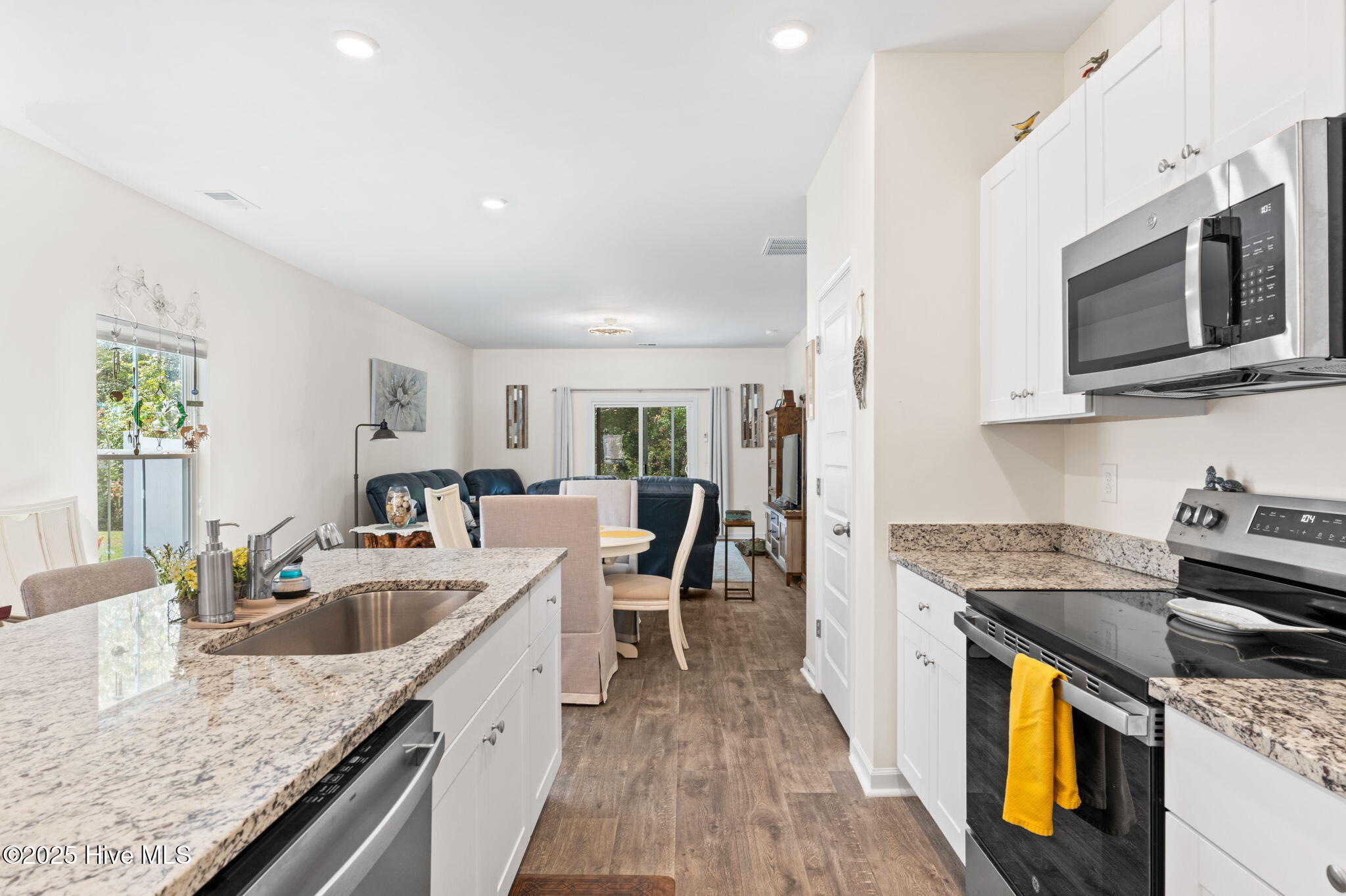 100532553 | Photo 11