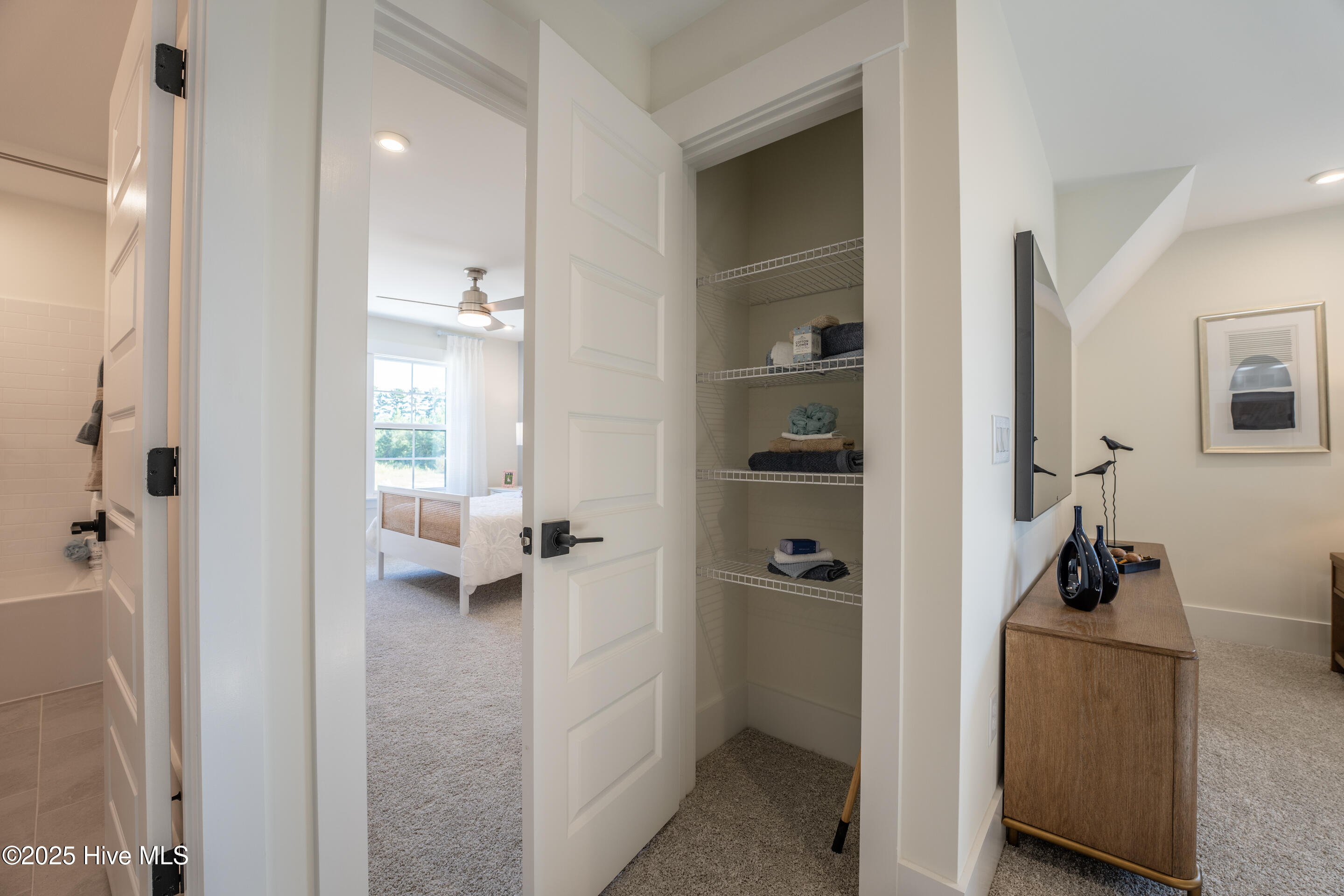 100561163 | Photo 26