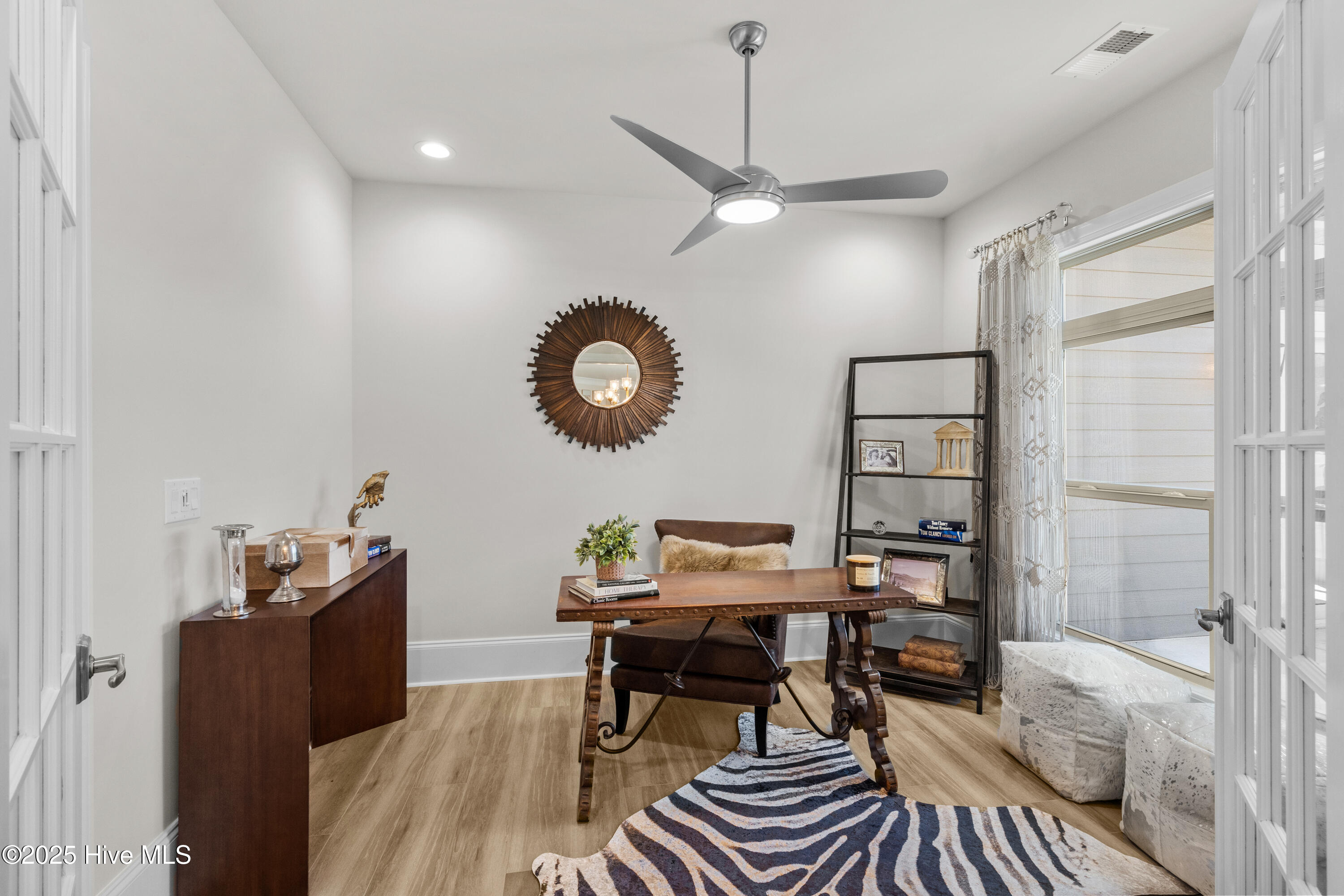 100496810 | Photo 35