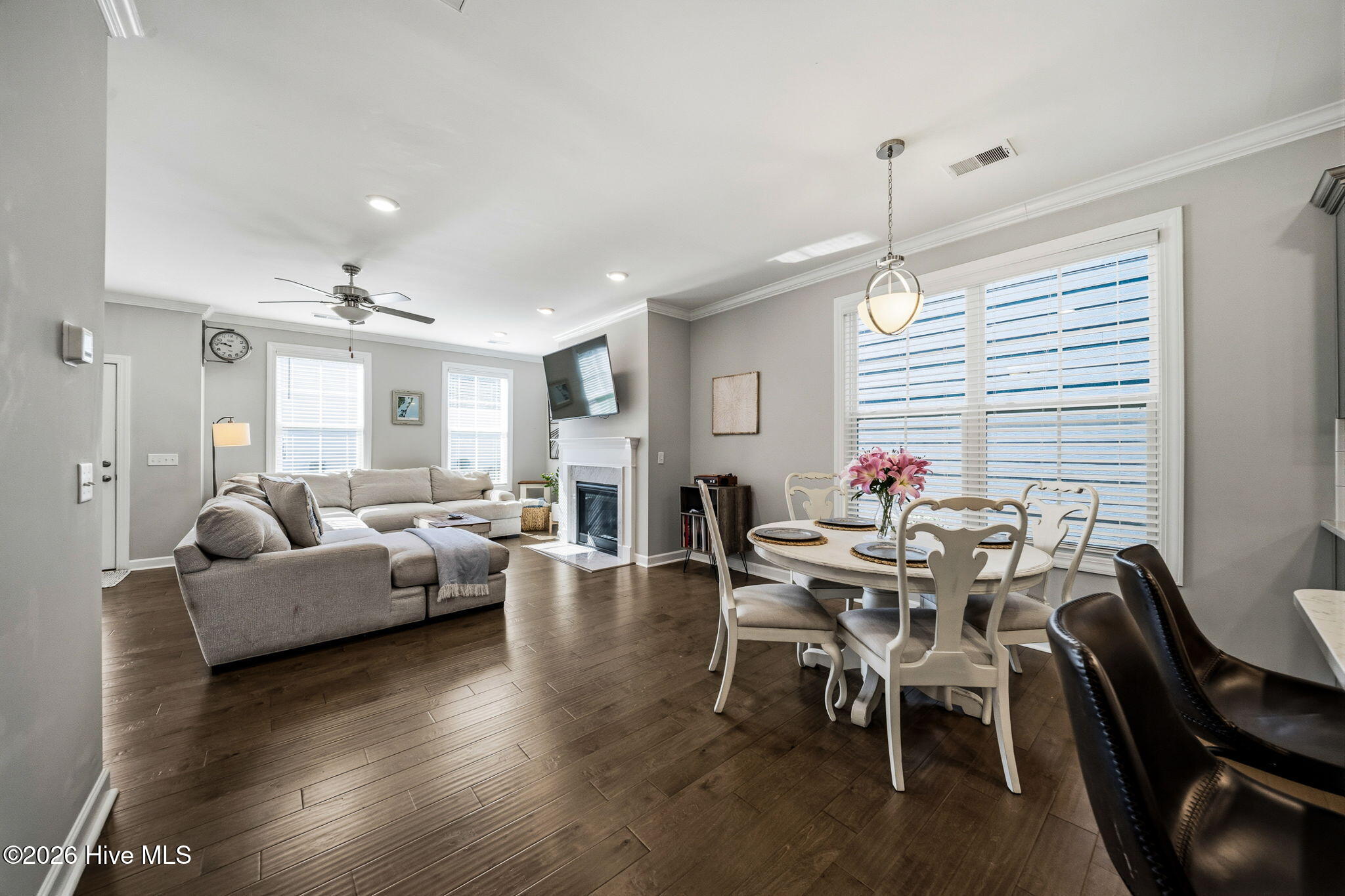 100563185 | Photo 13