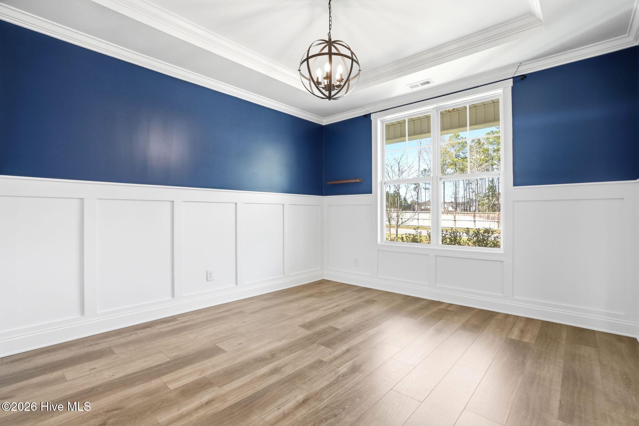 100562109 | Photo 14