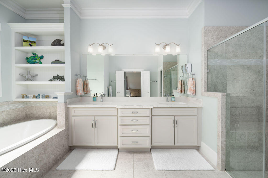 100561843 | Photo 28