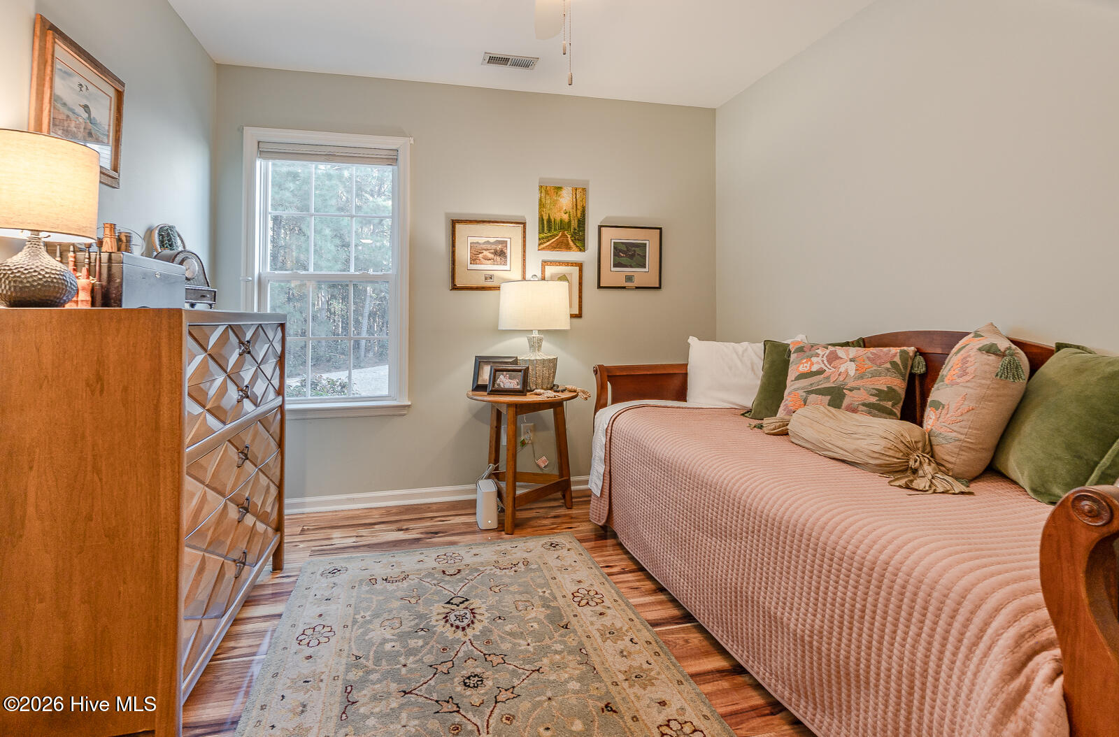 100558017 | Photo 24