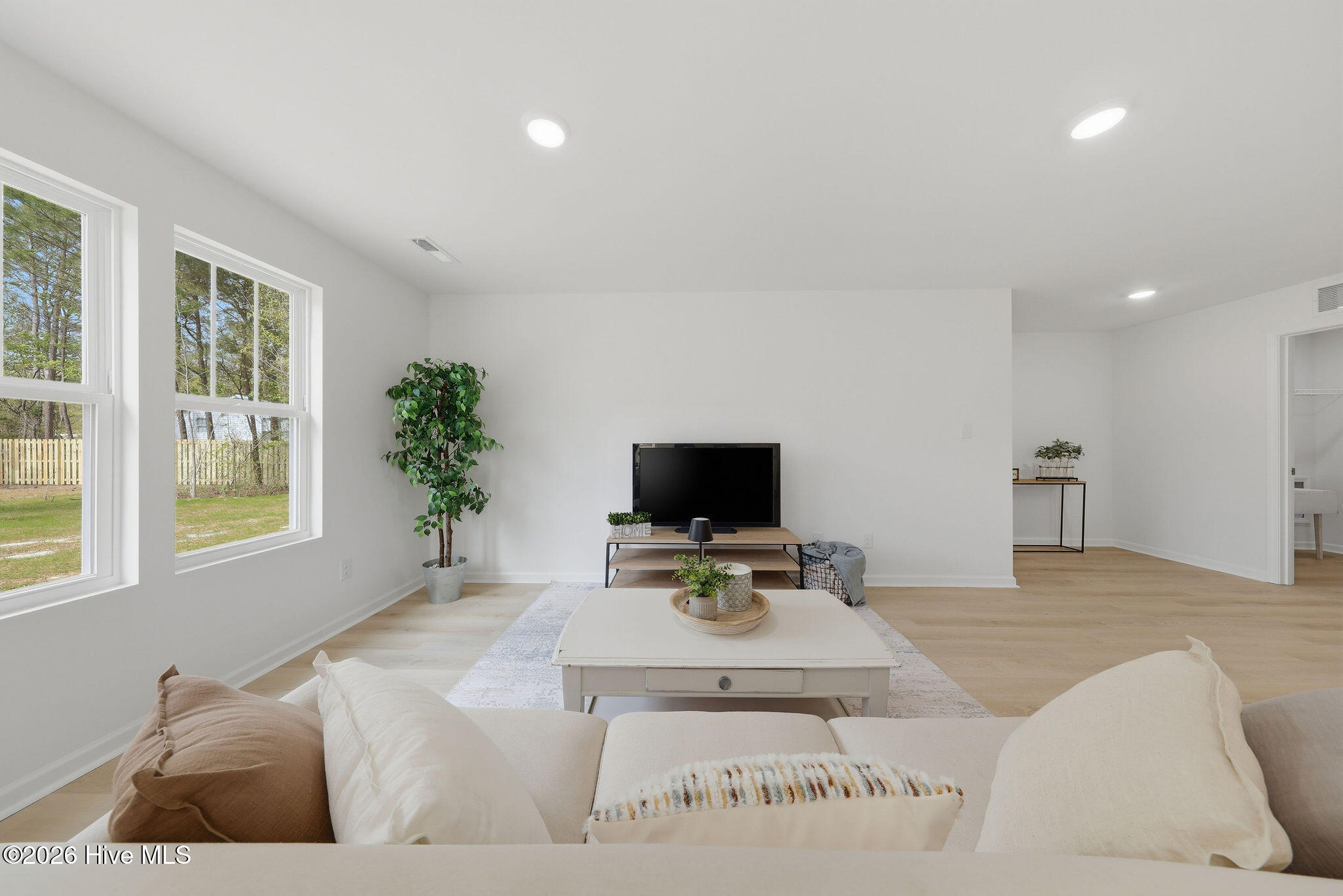 100554240 | Photo 13