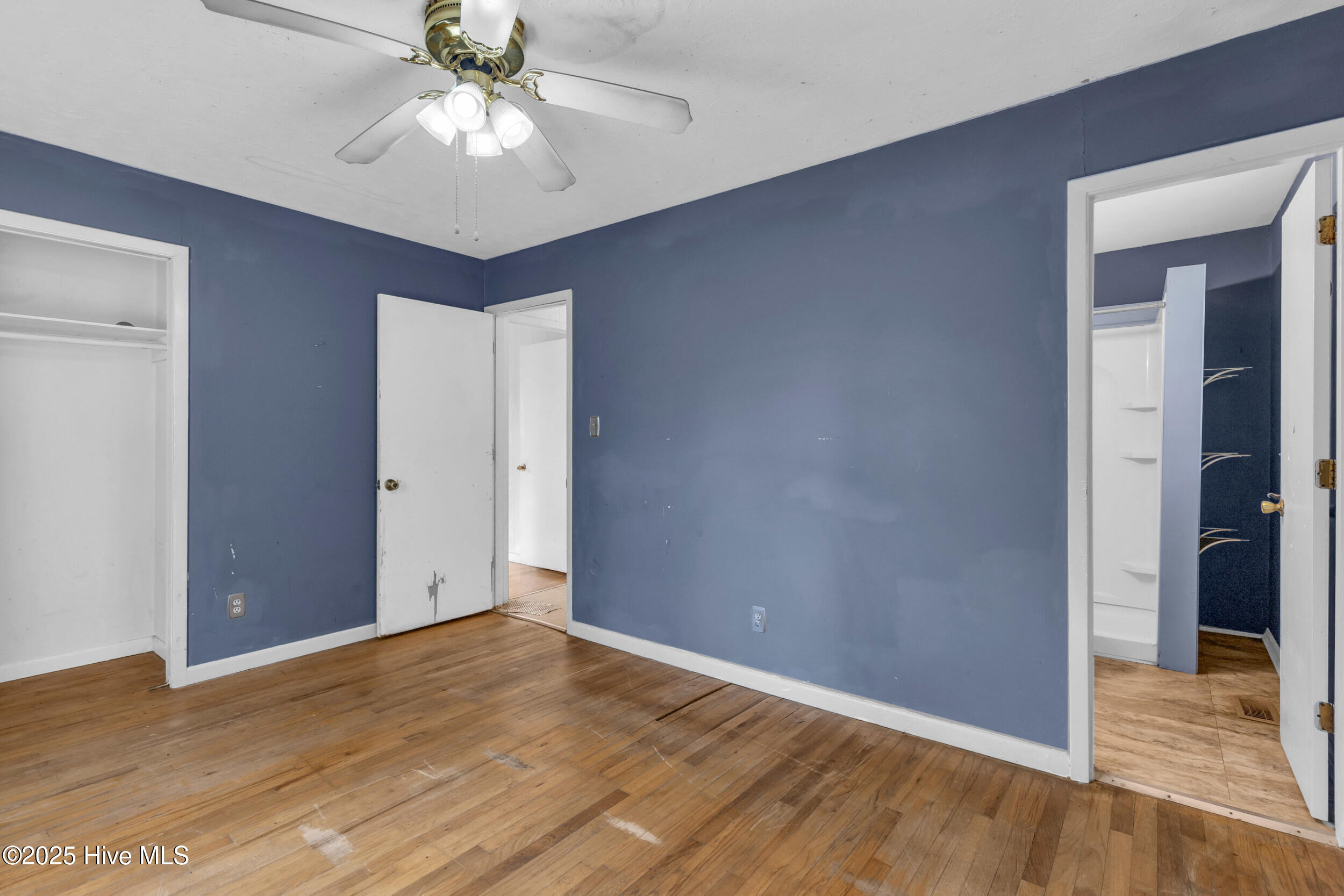 100543256 | Photo 21