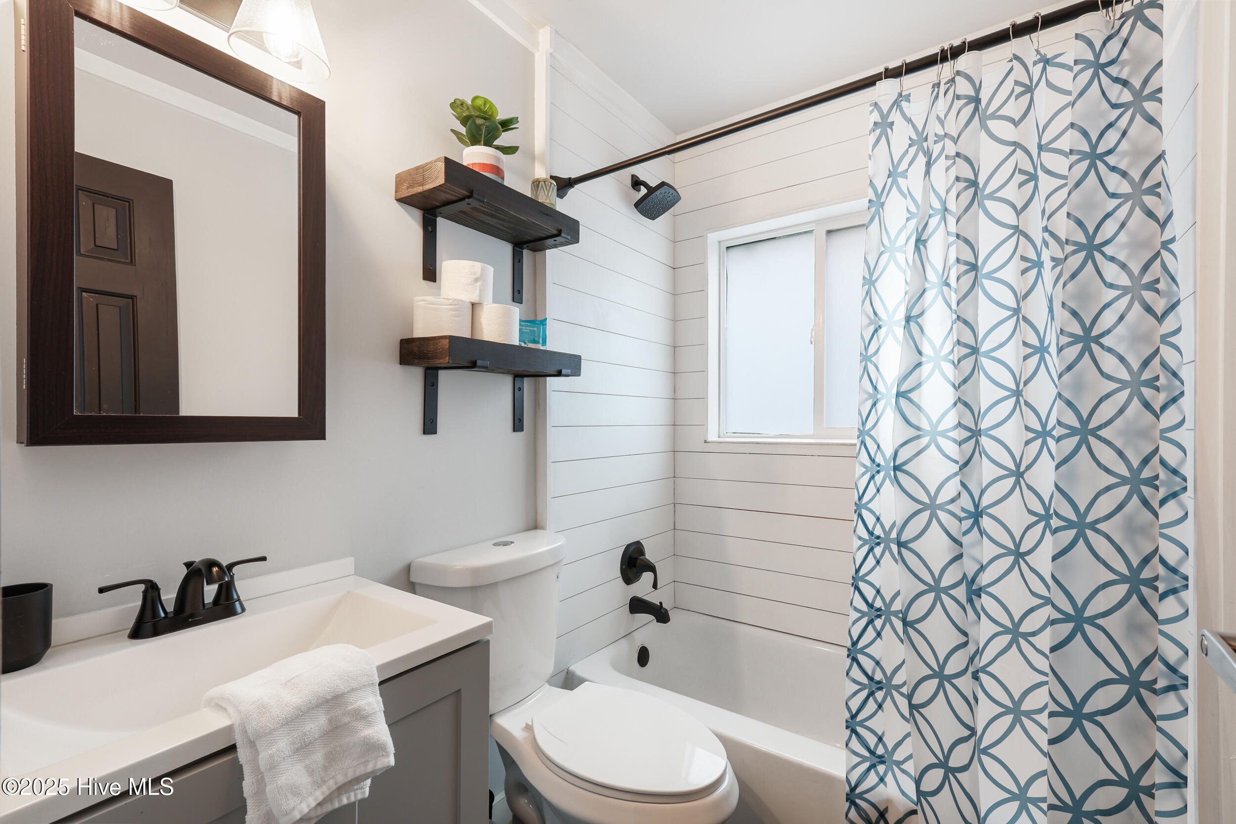 100527565 | Photo 18