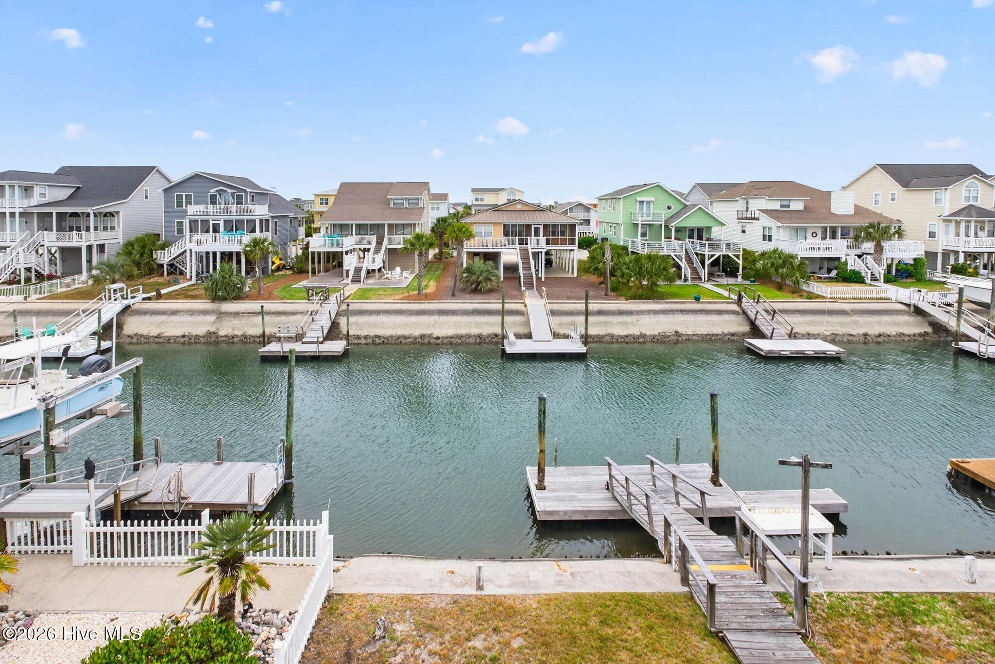 100570658 | Photo 51