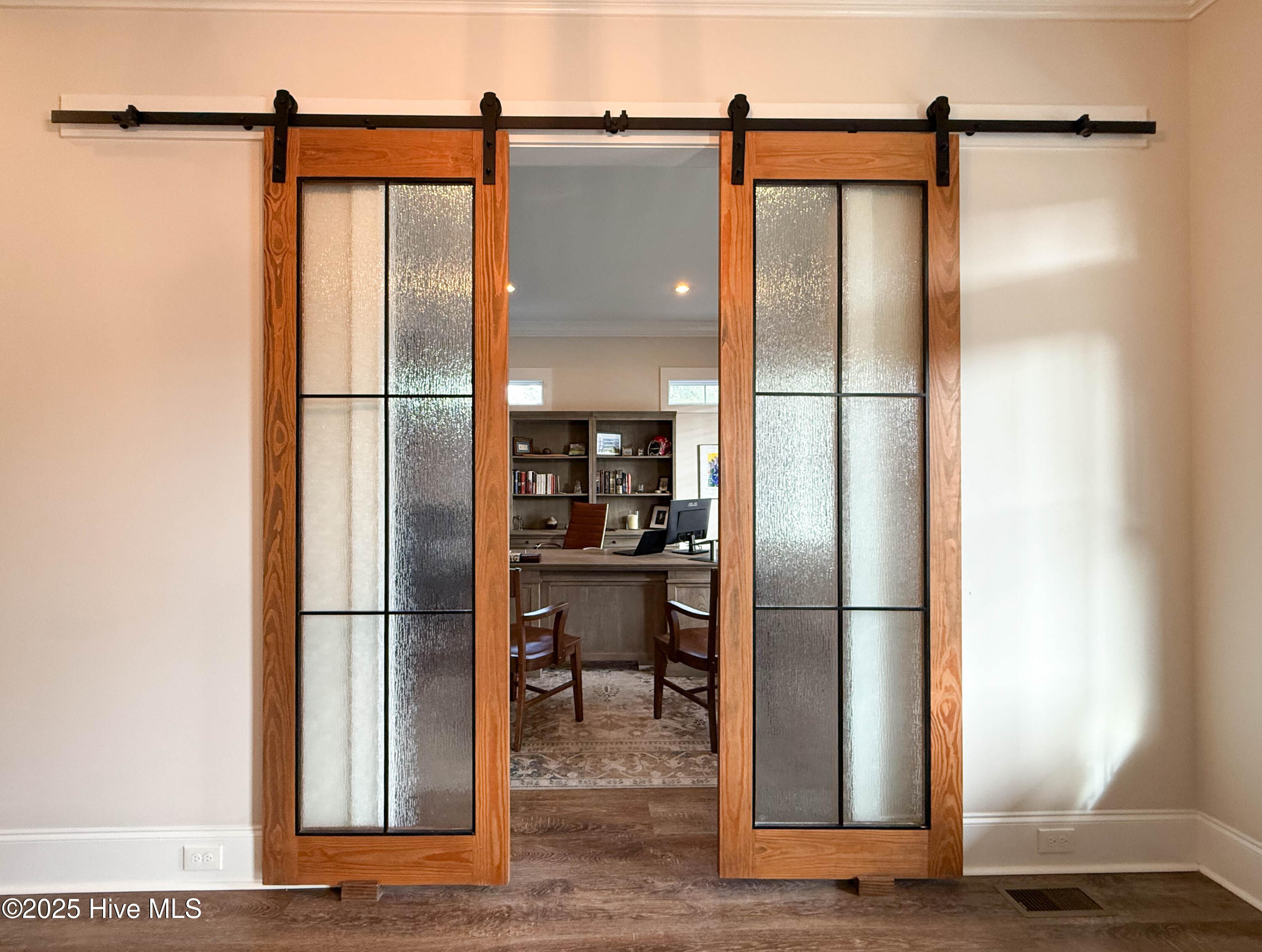 100556308 | Photo 52