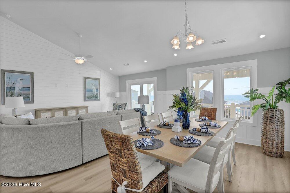 100552100 | Photo 18