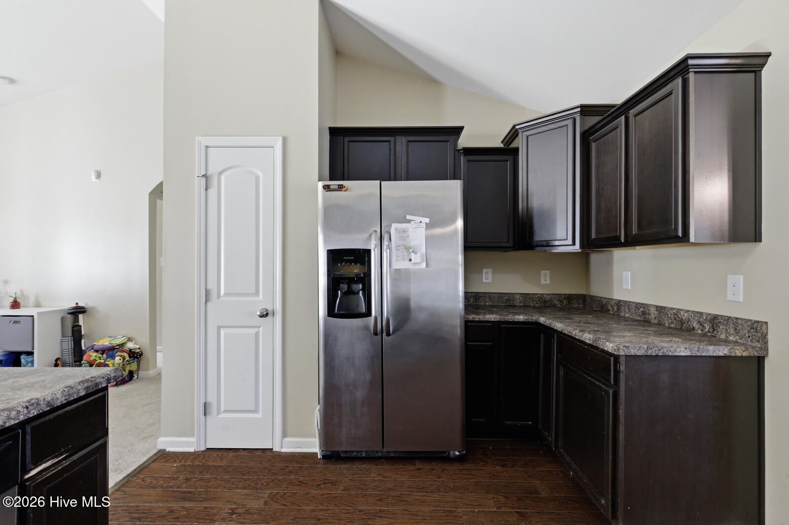 100561870 | Photo 12