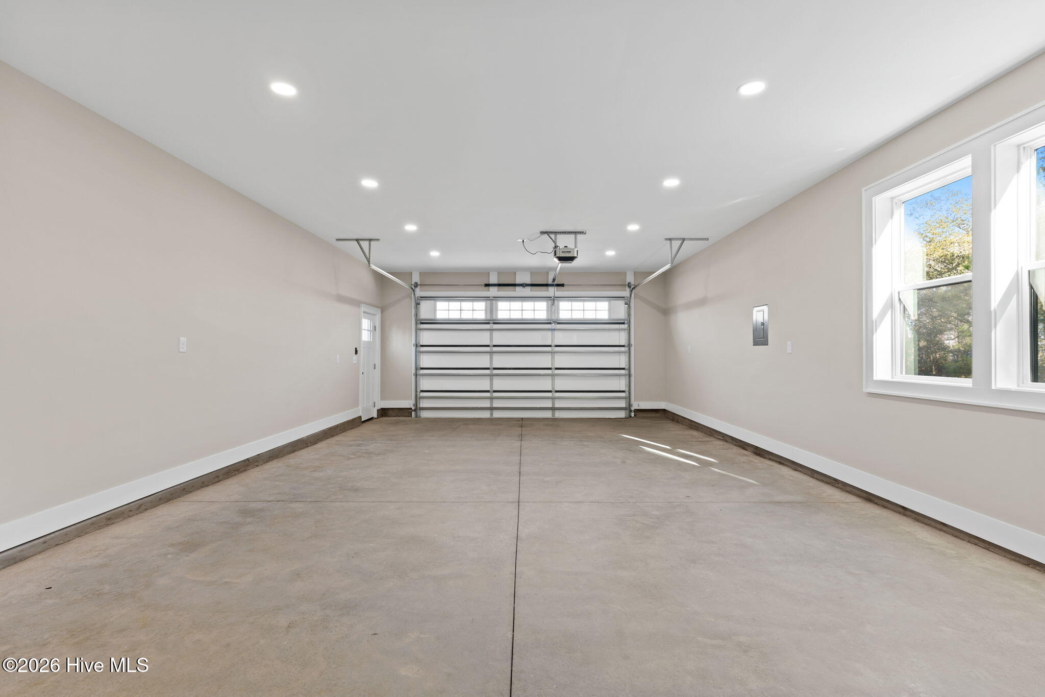 100553230 | Photo 21