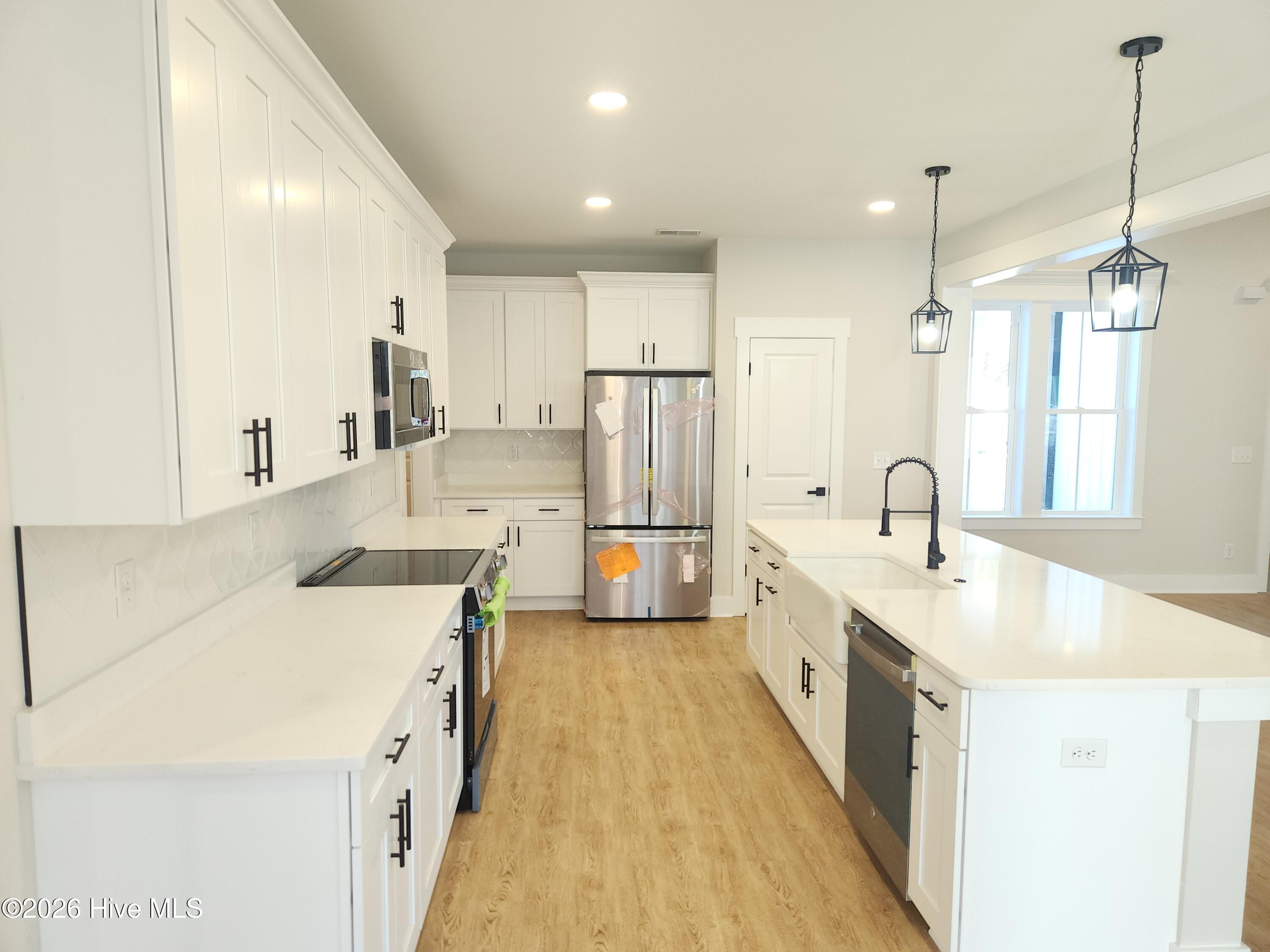 100559285 | Photo 19