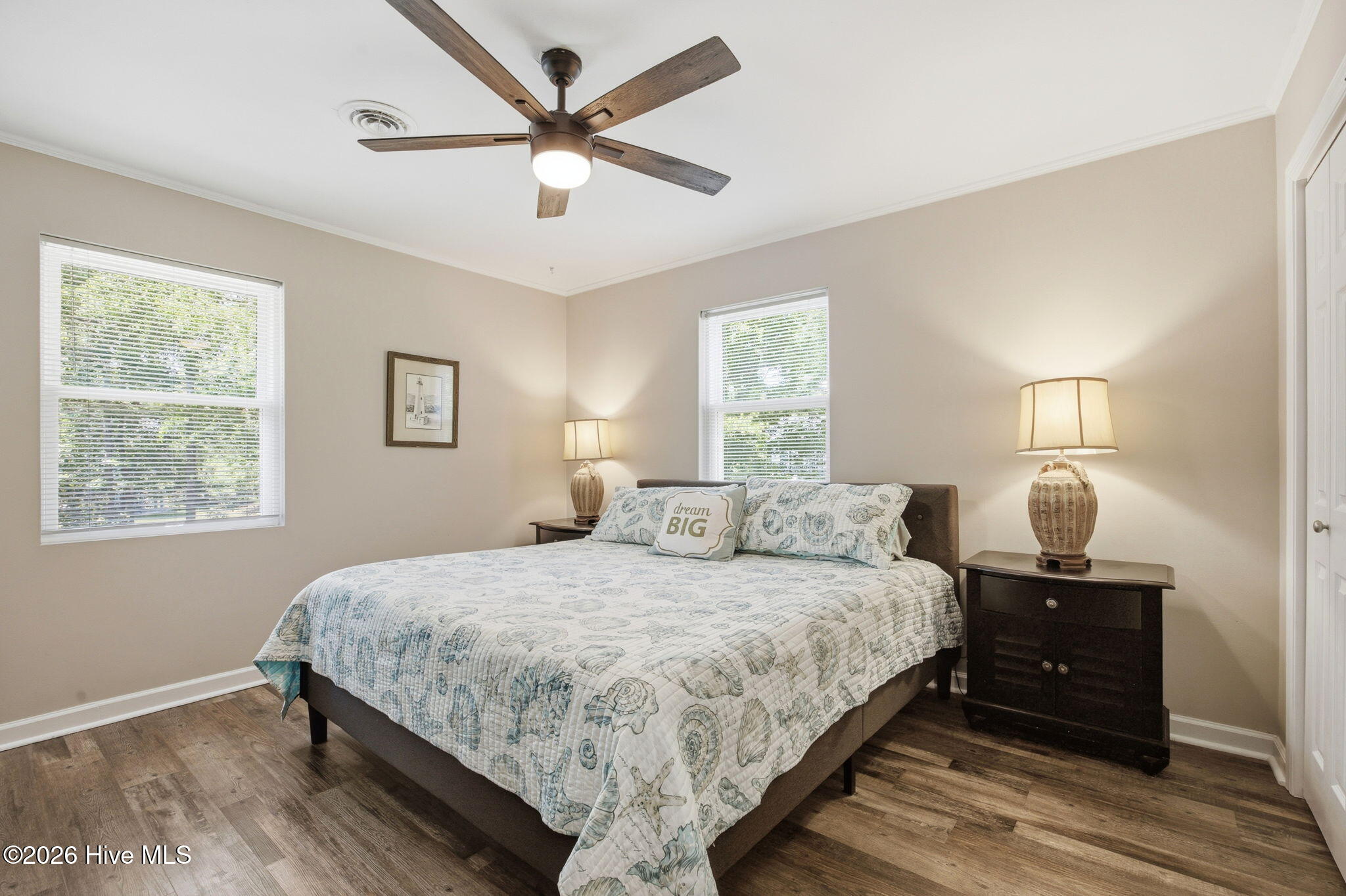 100569426 | Photo 40