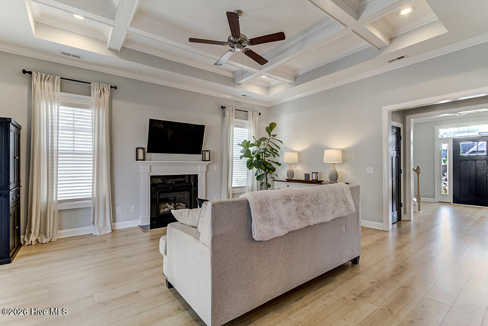 100554310 | Photo 17