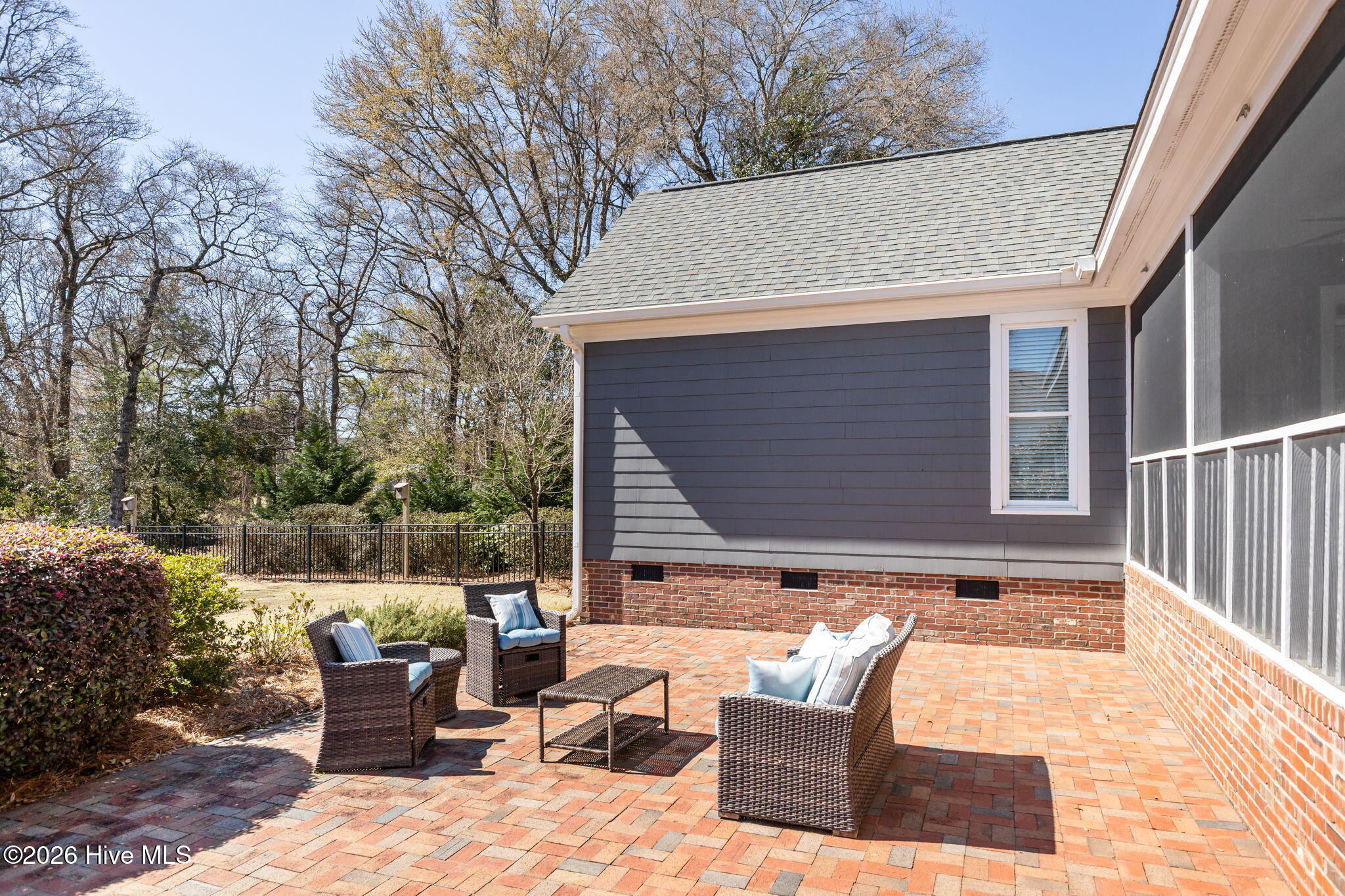 100564059 | Photo 43