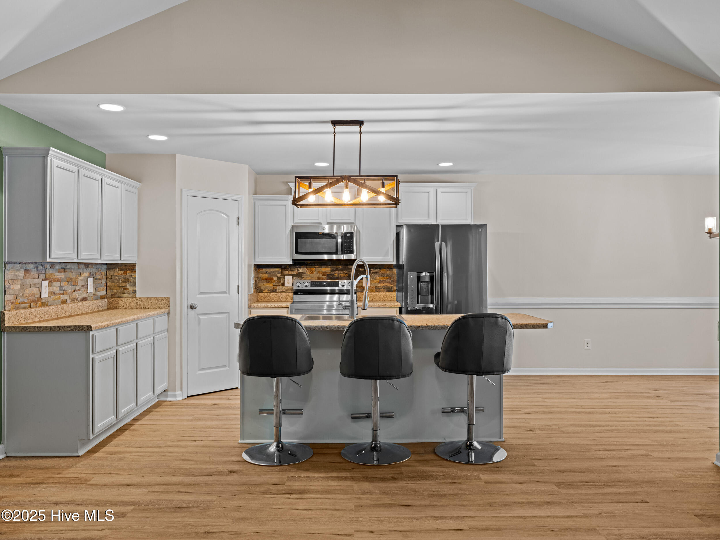 100531847 | Photo 12