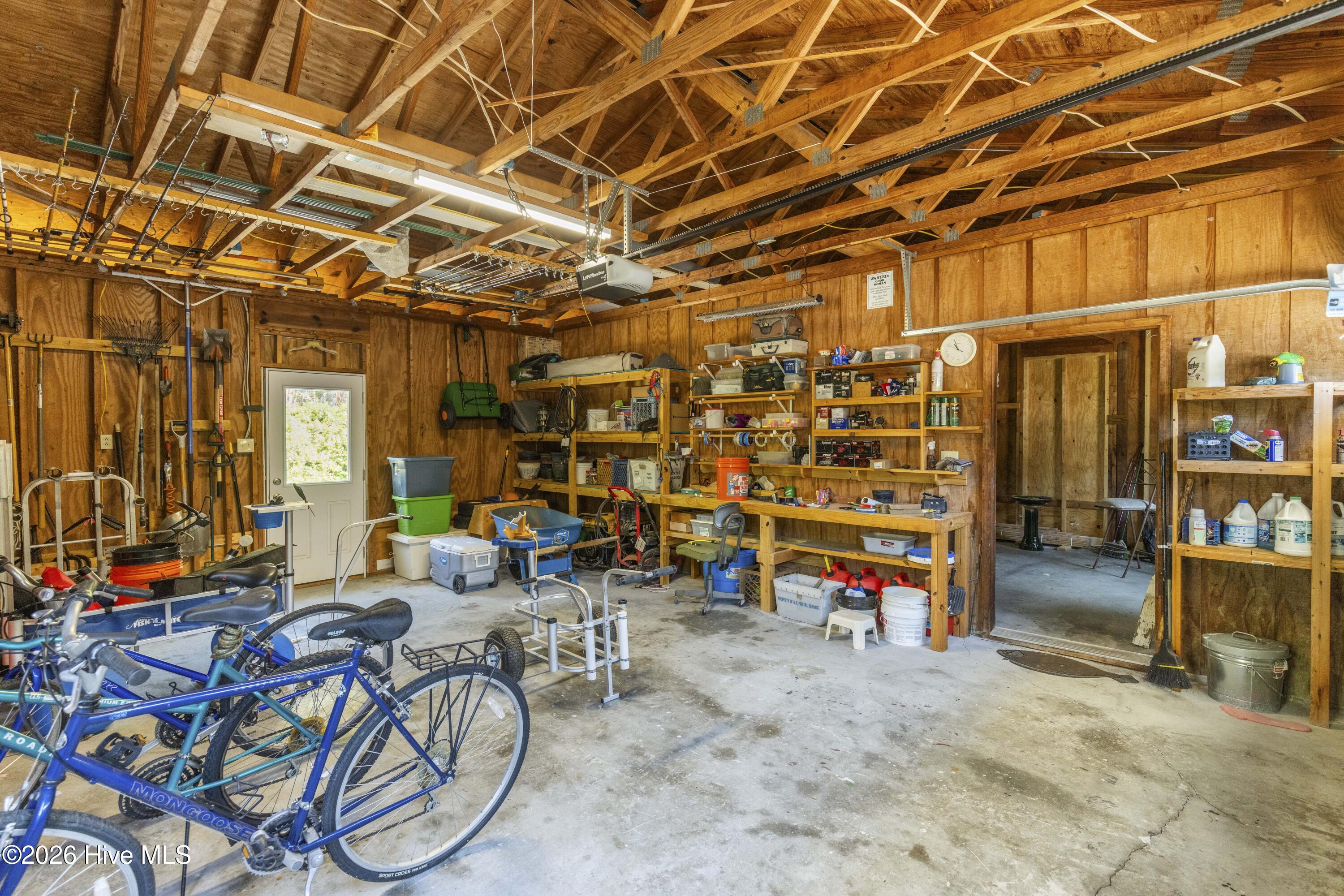 100569579 | Photo 29