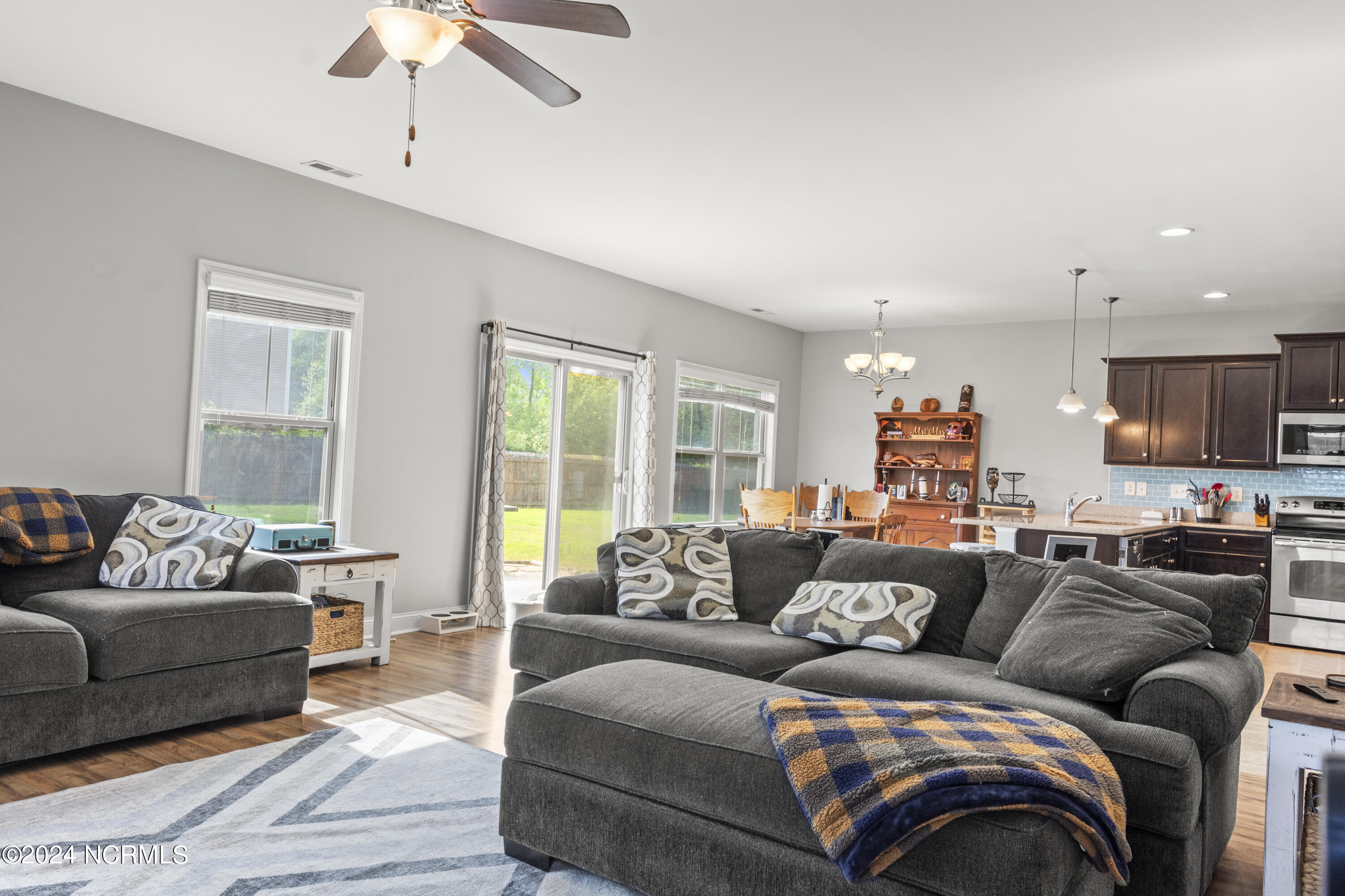 100566117 | Photo 13