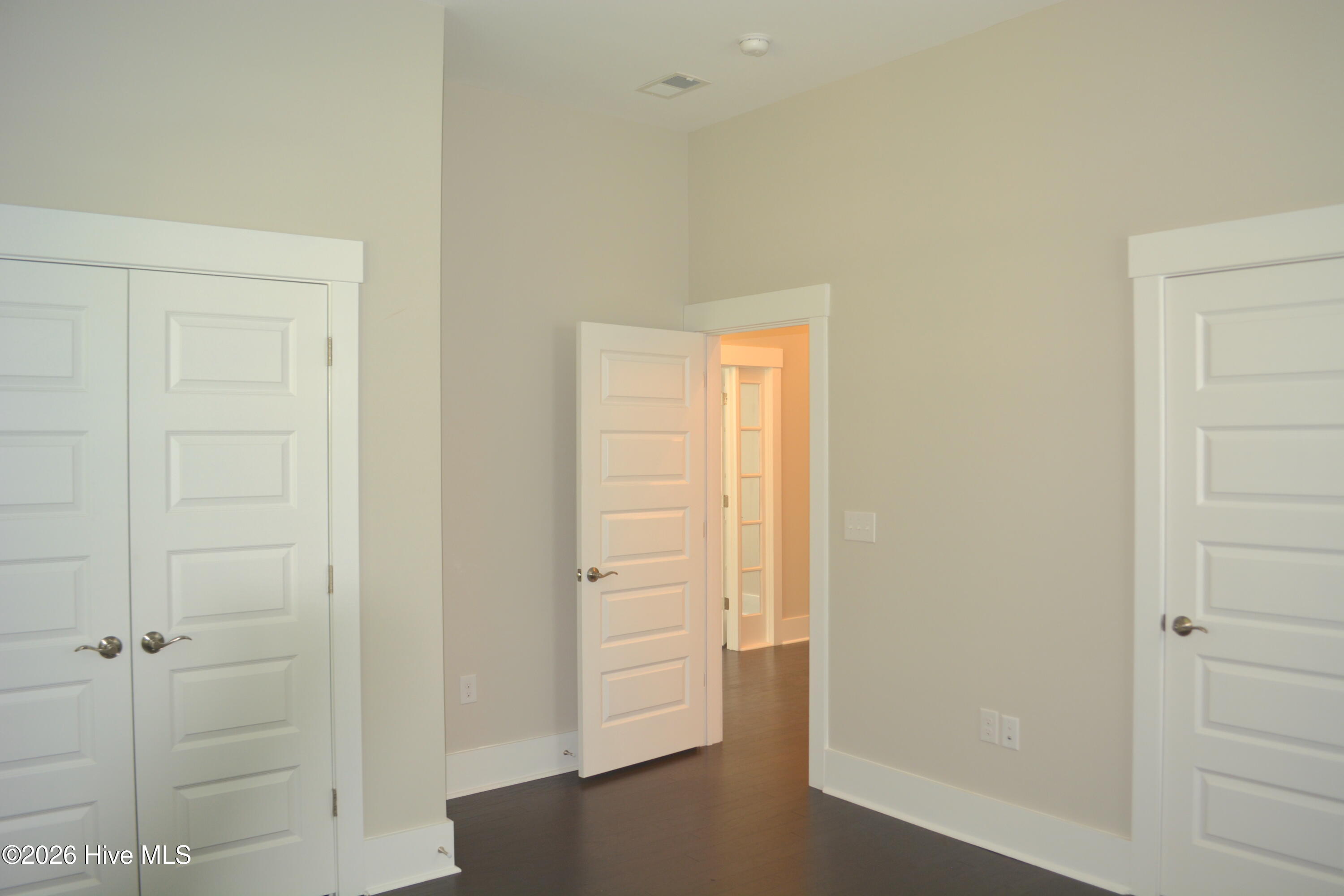100571040 | Photo 15