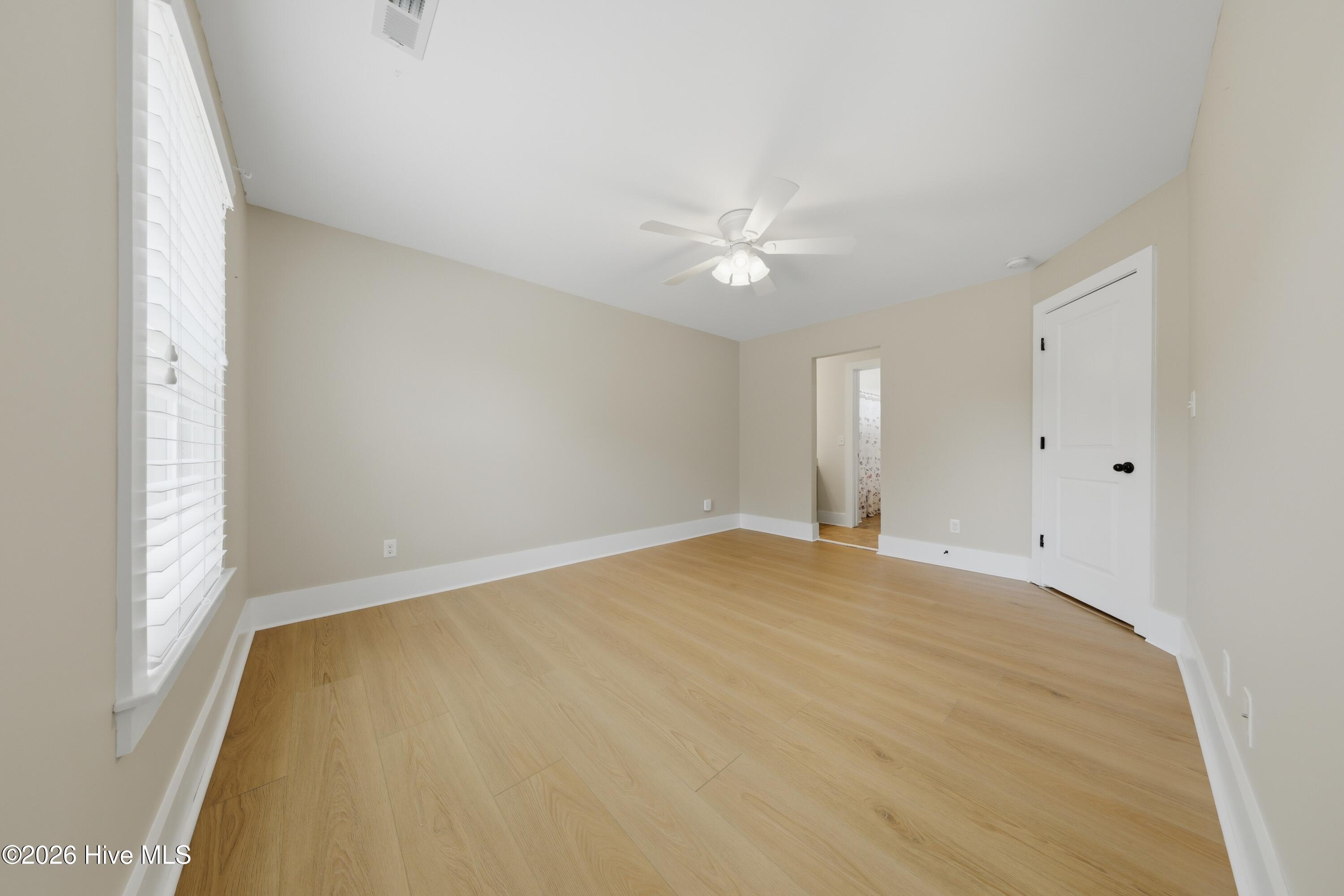 100569472 | Photo 41