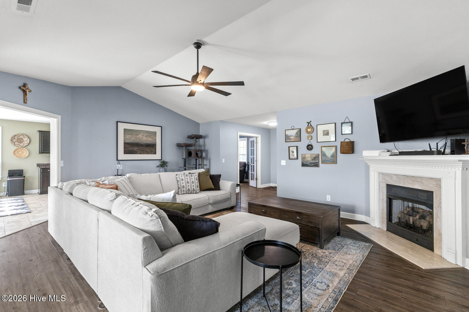 100569280 | Photo 17