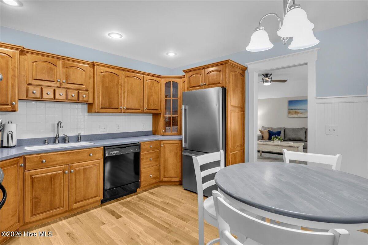 100556274 | Photo 30