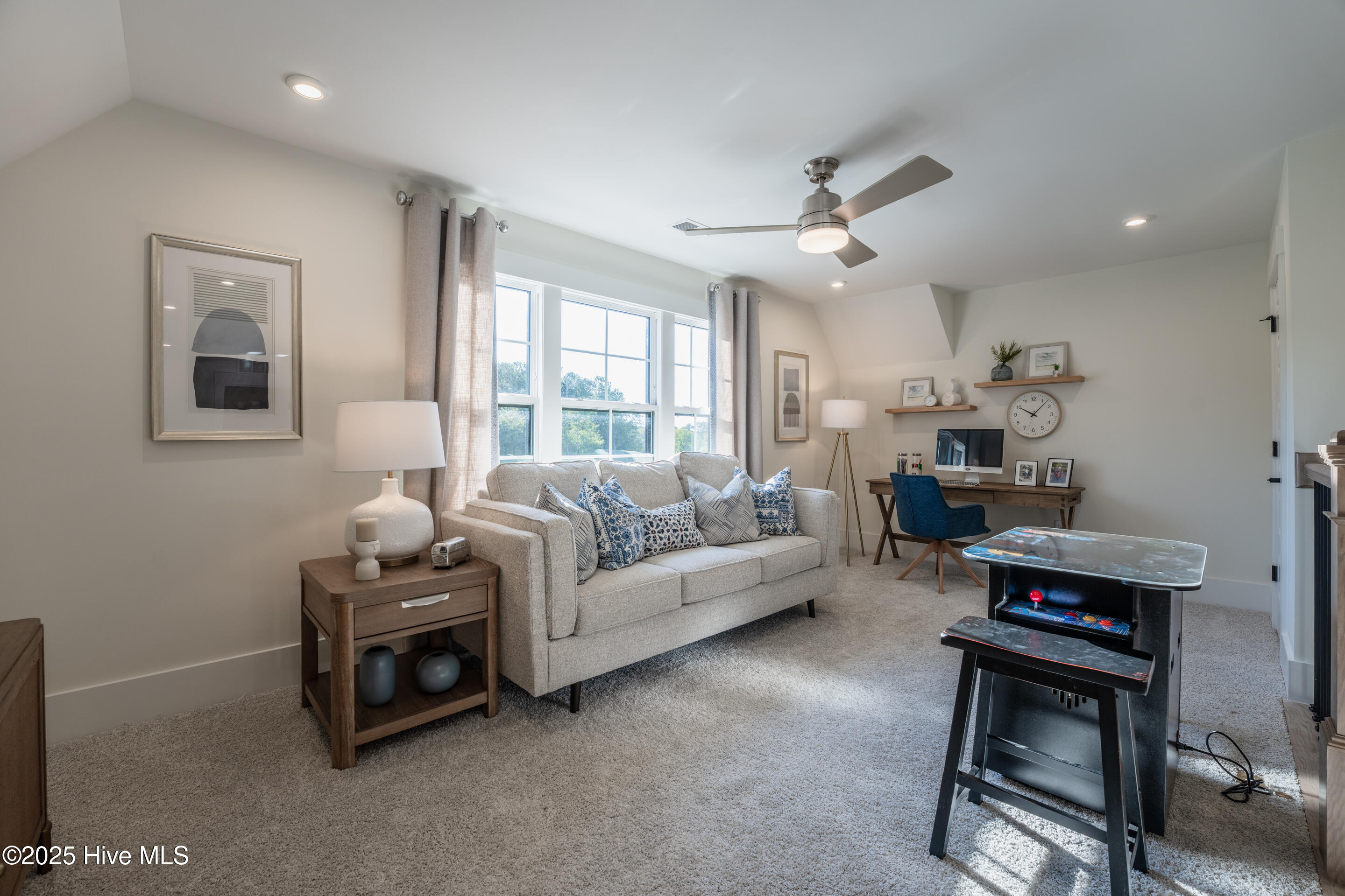 100531038 | Photo 24